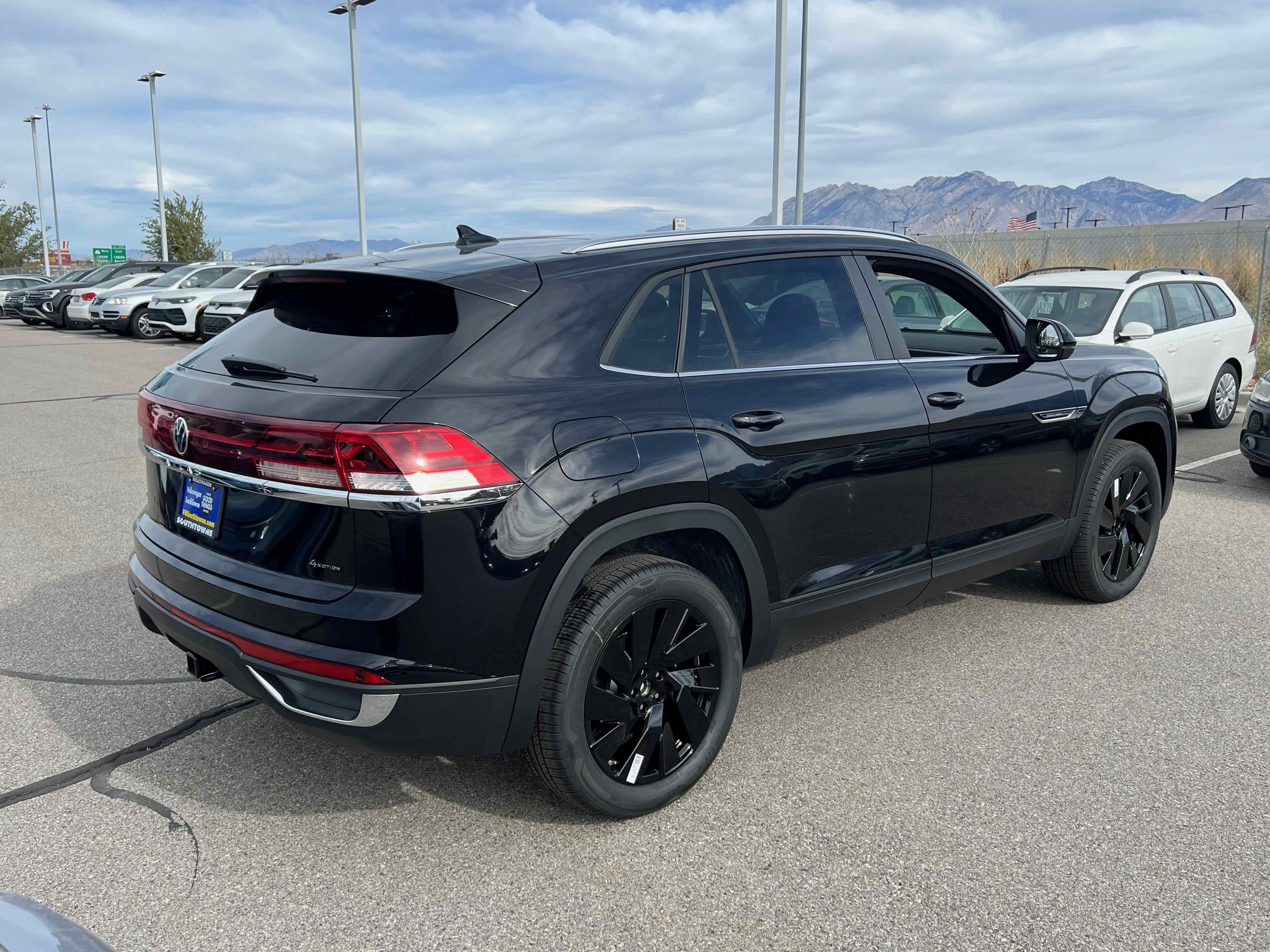 2026 Volkswagen Atlas Cross Sport 2.0T SE w/Technology