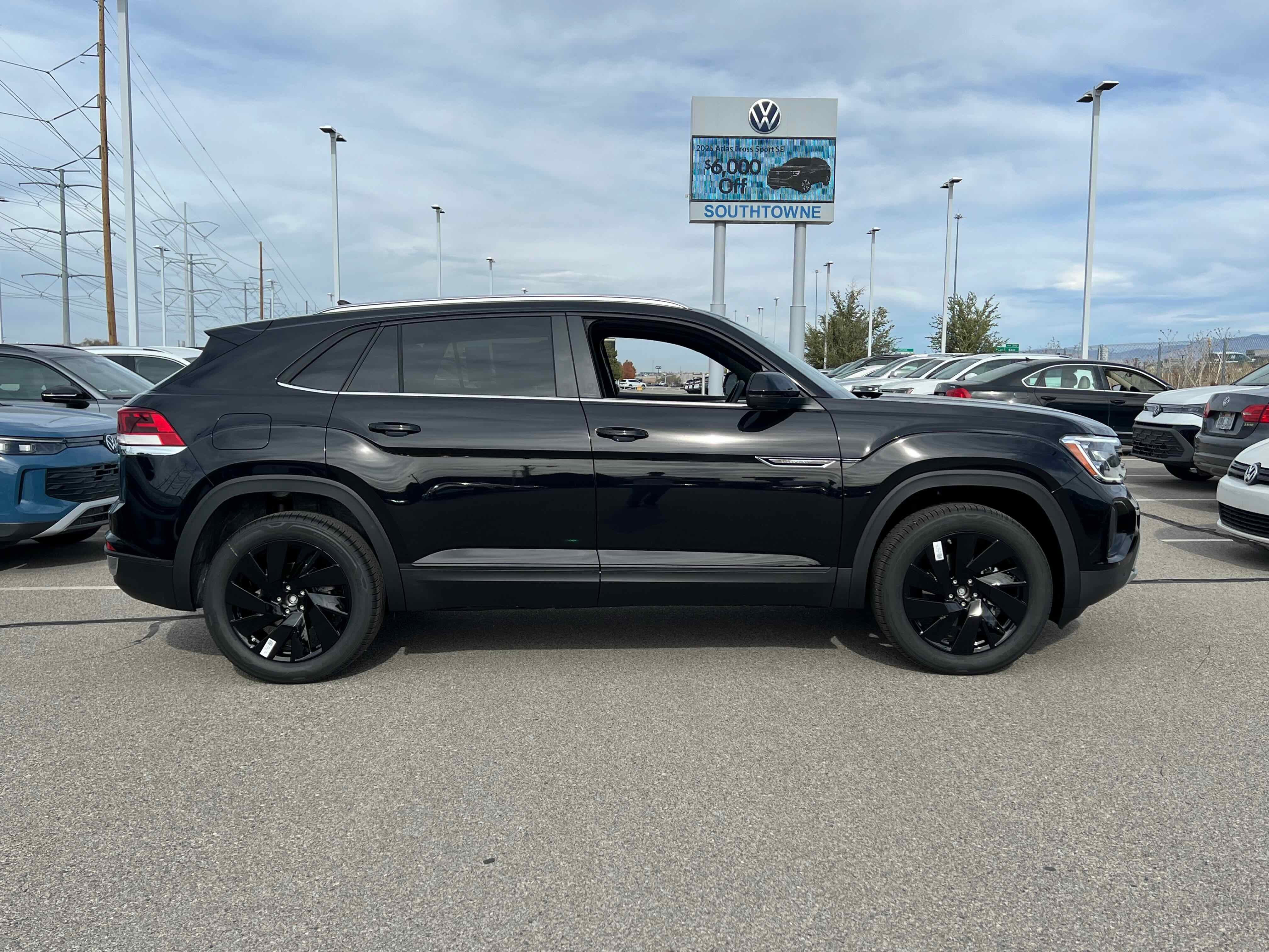 2026 Volkswagen Atlas Cross Sport 2.0T SE w/Technology