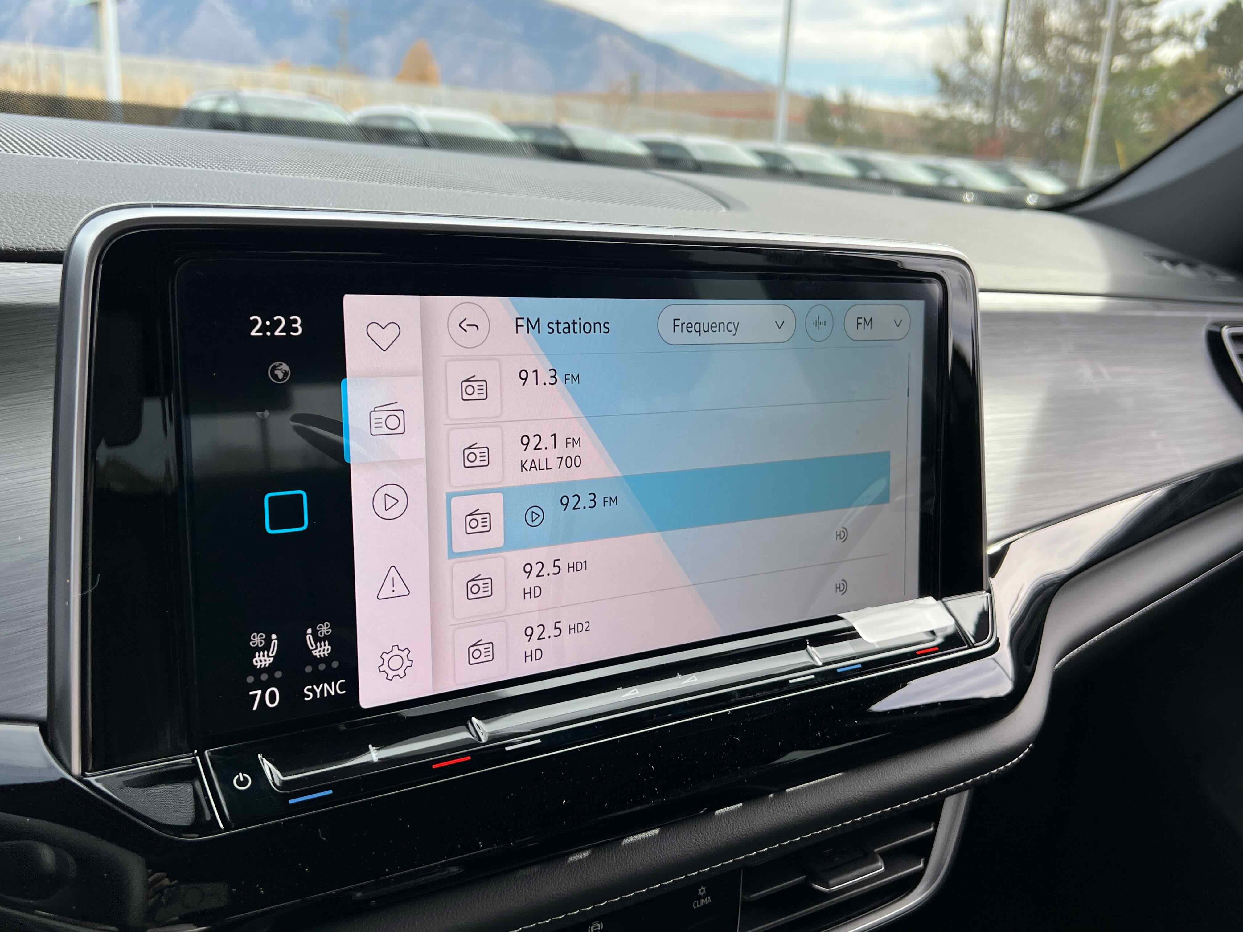 2026 Volkswagen Atlas Cross Sport 2.0T SE w/Technology