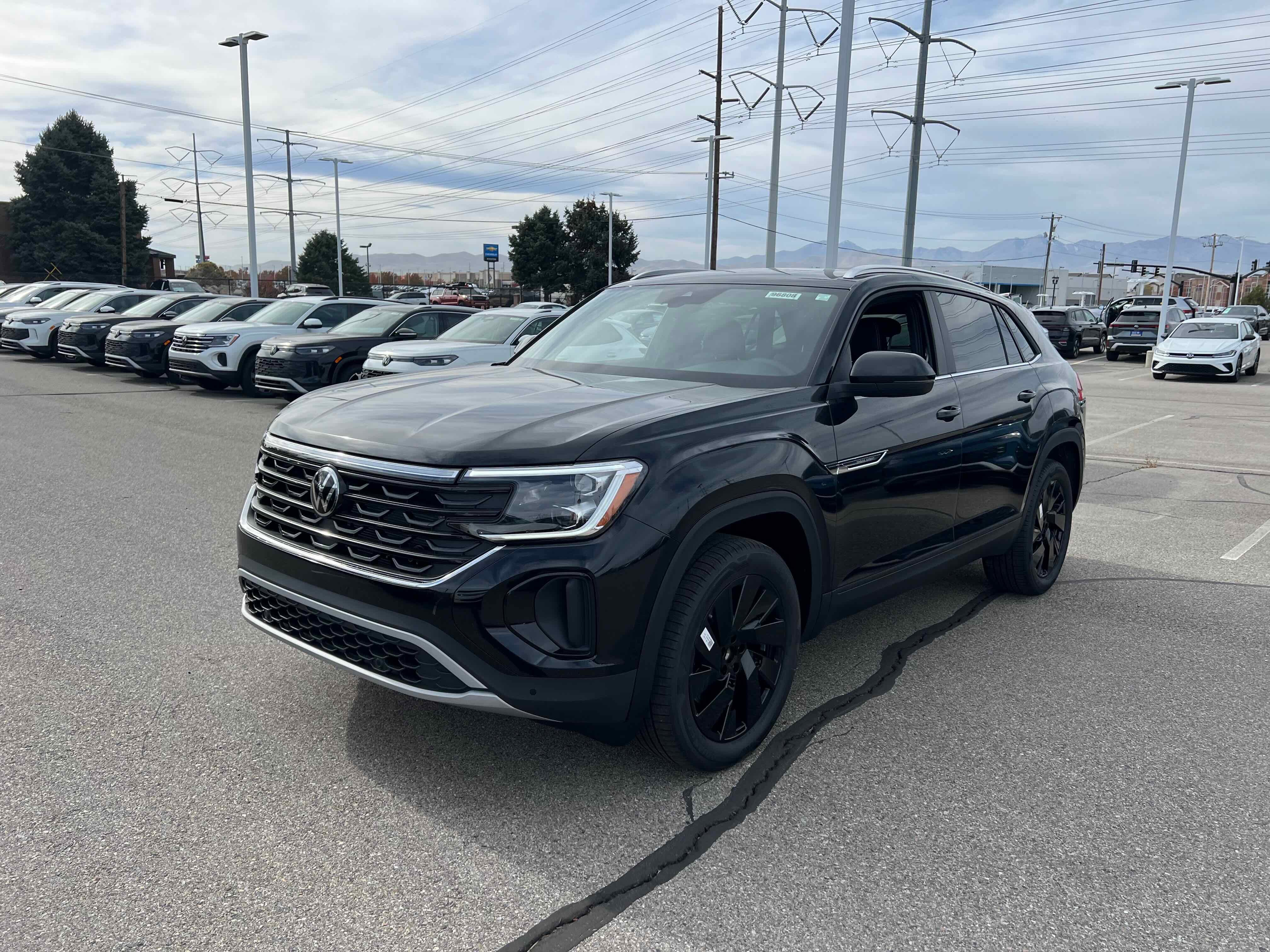 2026 Volkswagen Atlas Cross Sport 2.0T SE w/Technology