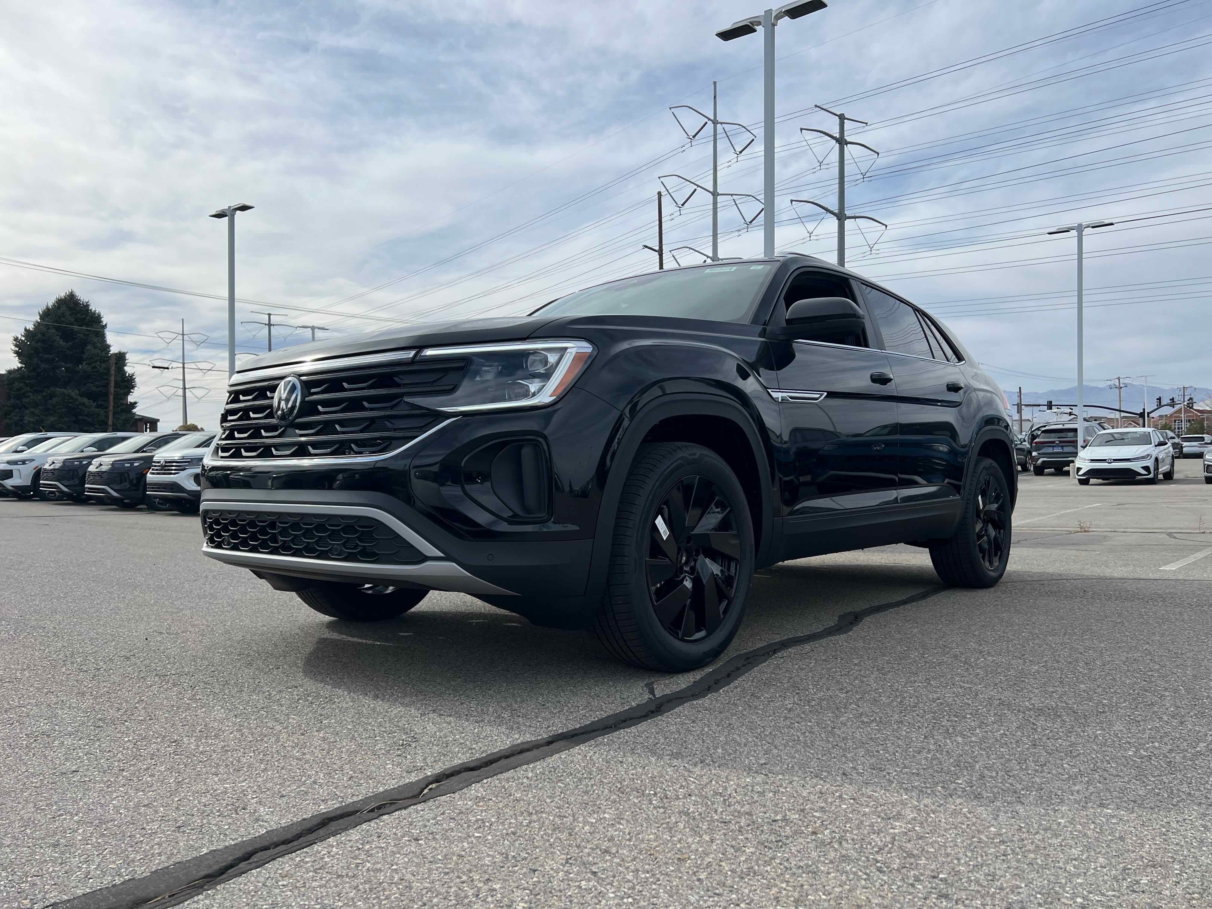 2026 Volkswagen Atlas Cross Sport 2.0T SE w/Technology