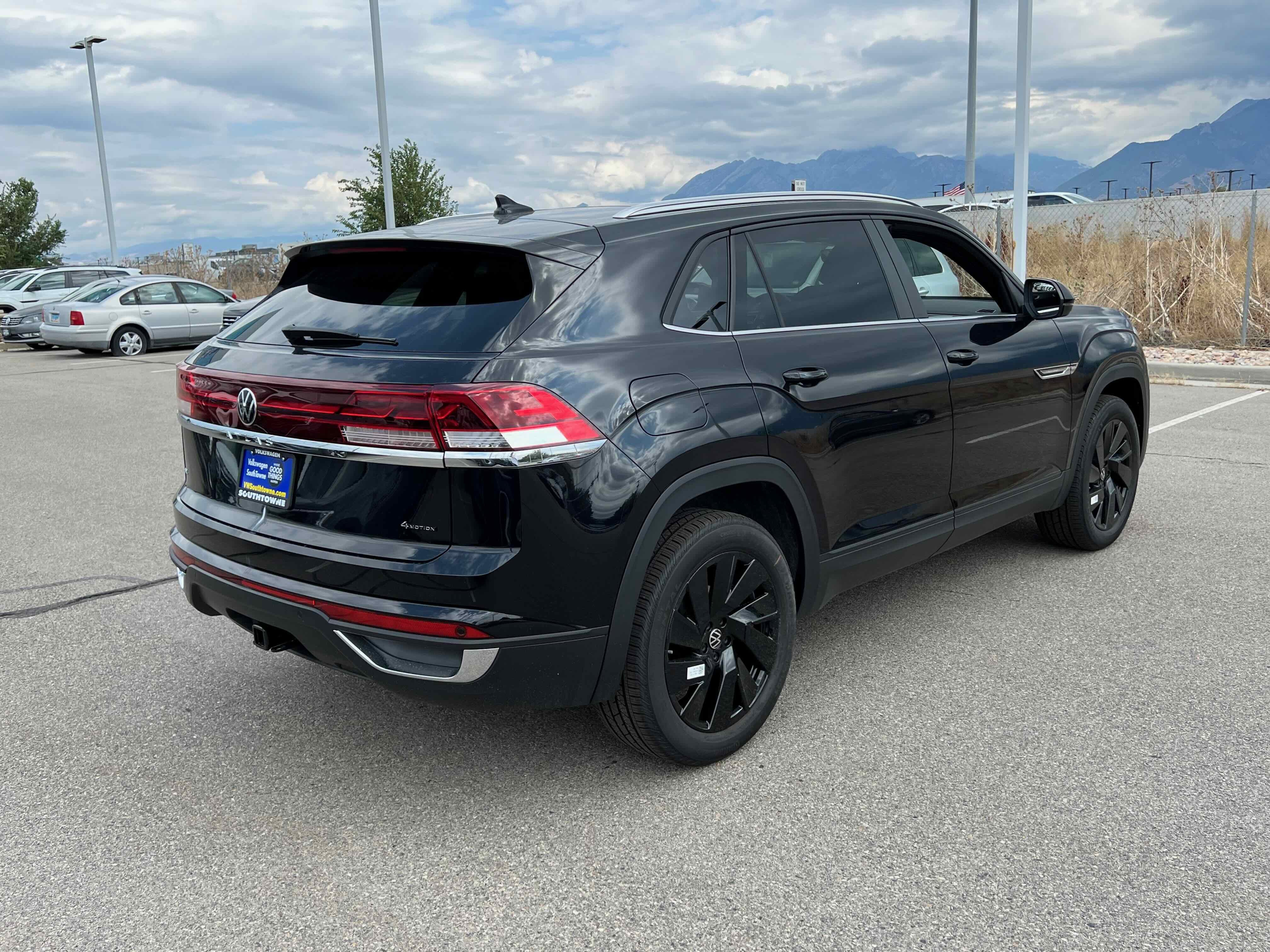 2026 Volkswagen Atlas Cross Sport 2.0T SE w/Technology