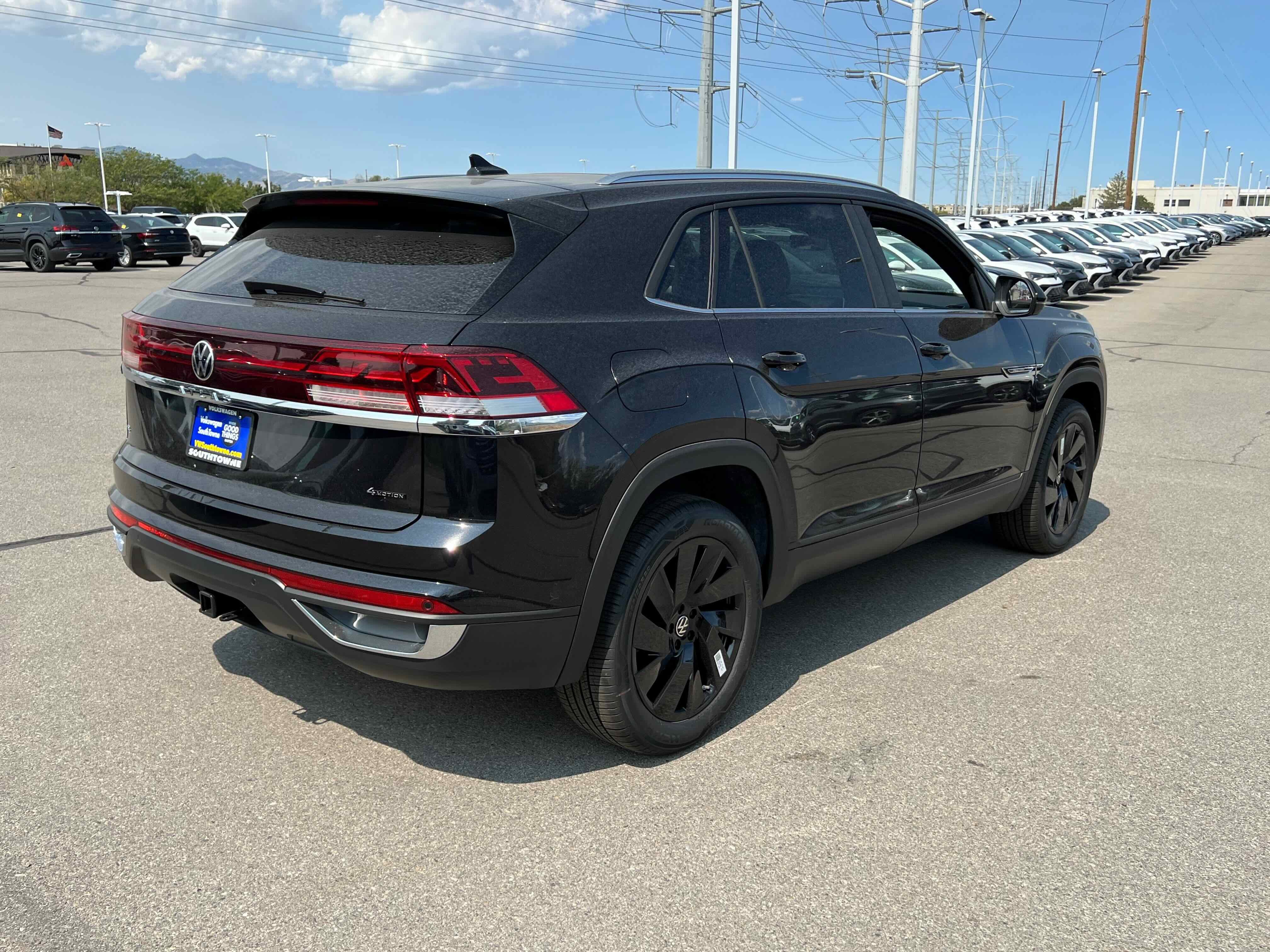 2026 Volkswagen Atlas Cross Sport 2.0T SE w/Technology