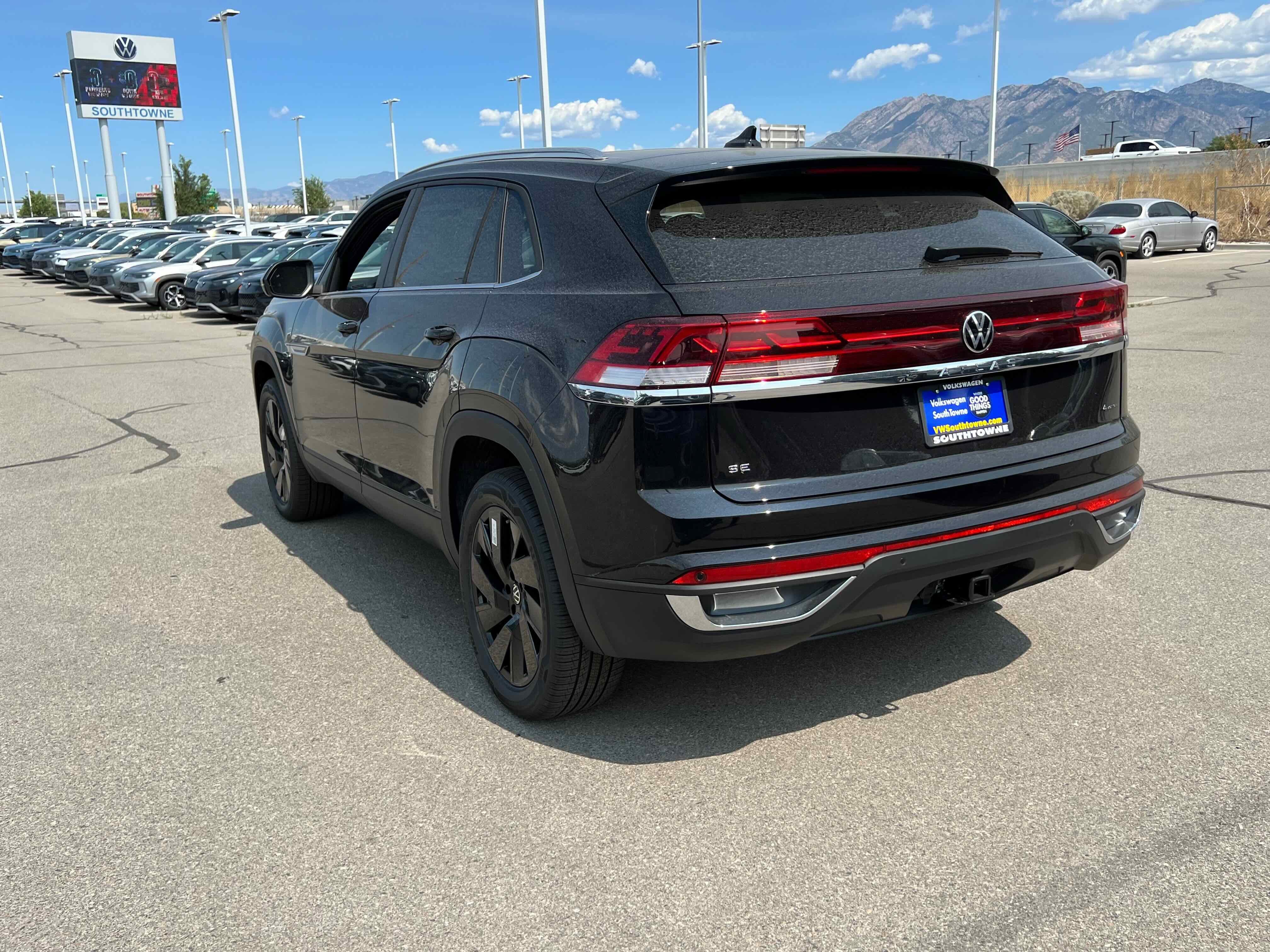2026 Volkswagen Atlas Cross Sport 2.0T SE w/Technology