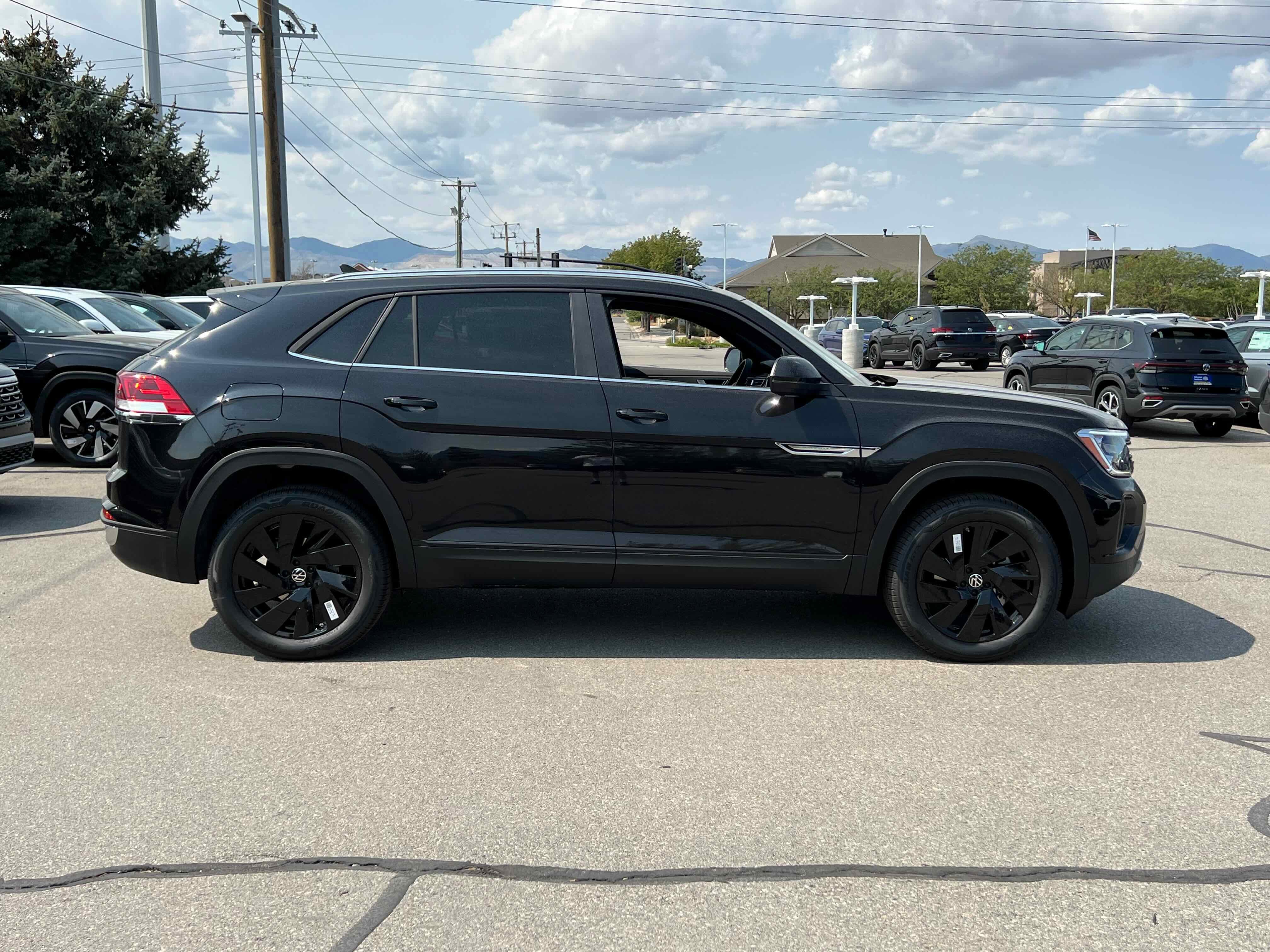 2026 Volkswagen Atlas Cross Sport 2.0T SE w/Technology