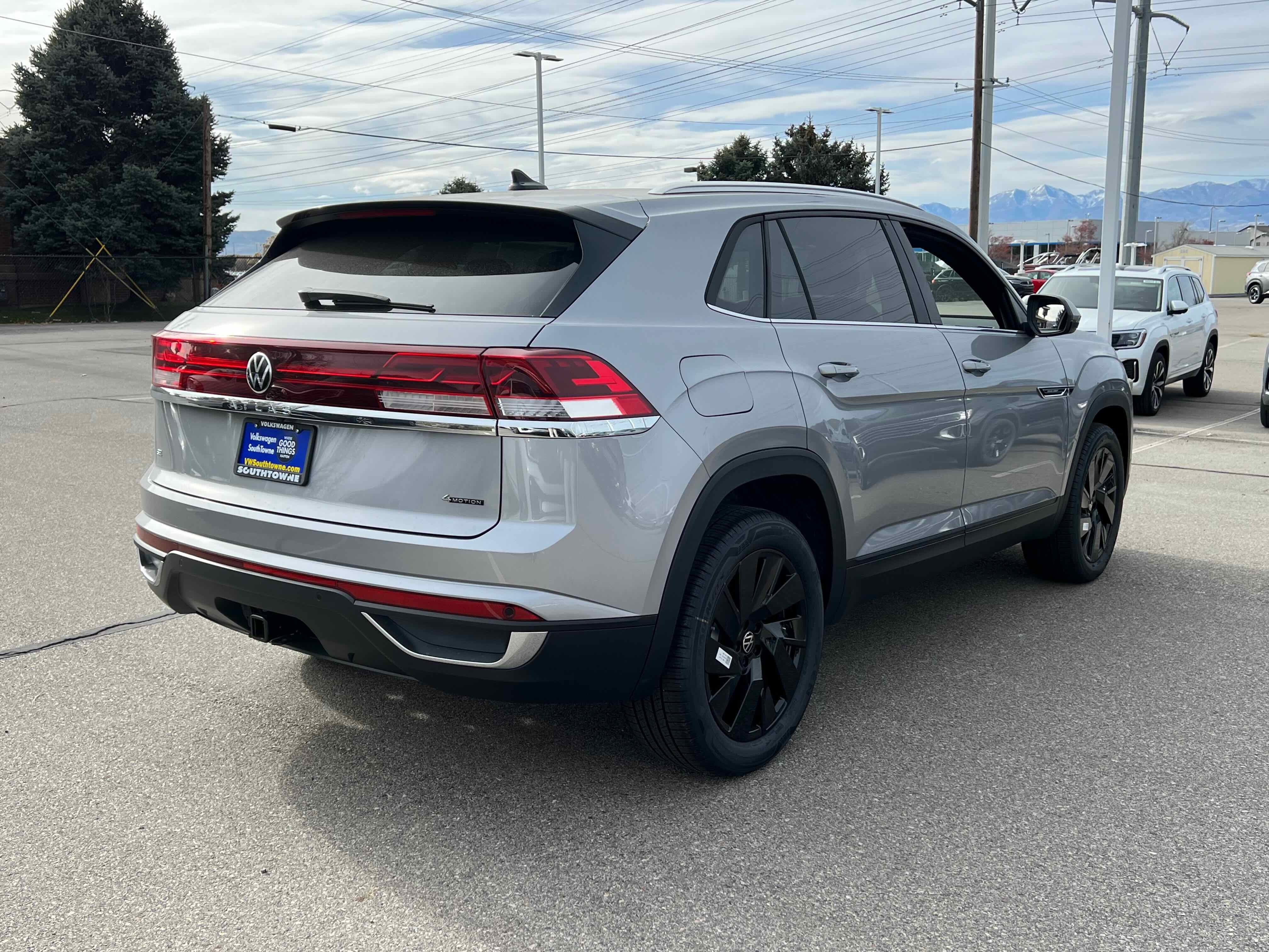 2026 Volkswagen Atlas Cross Sport 2.0T SE w/Technology