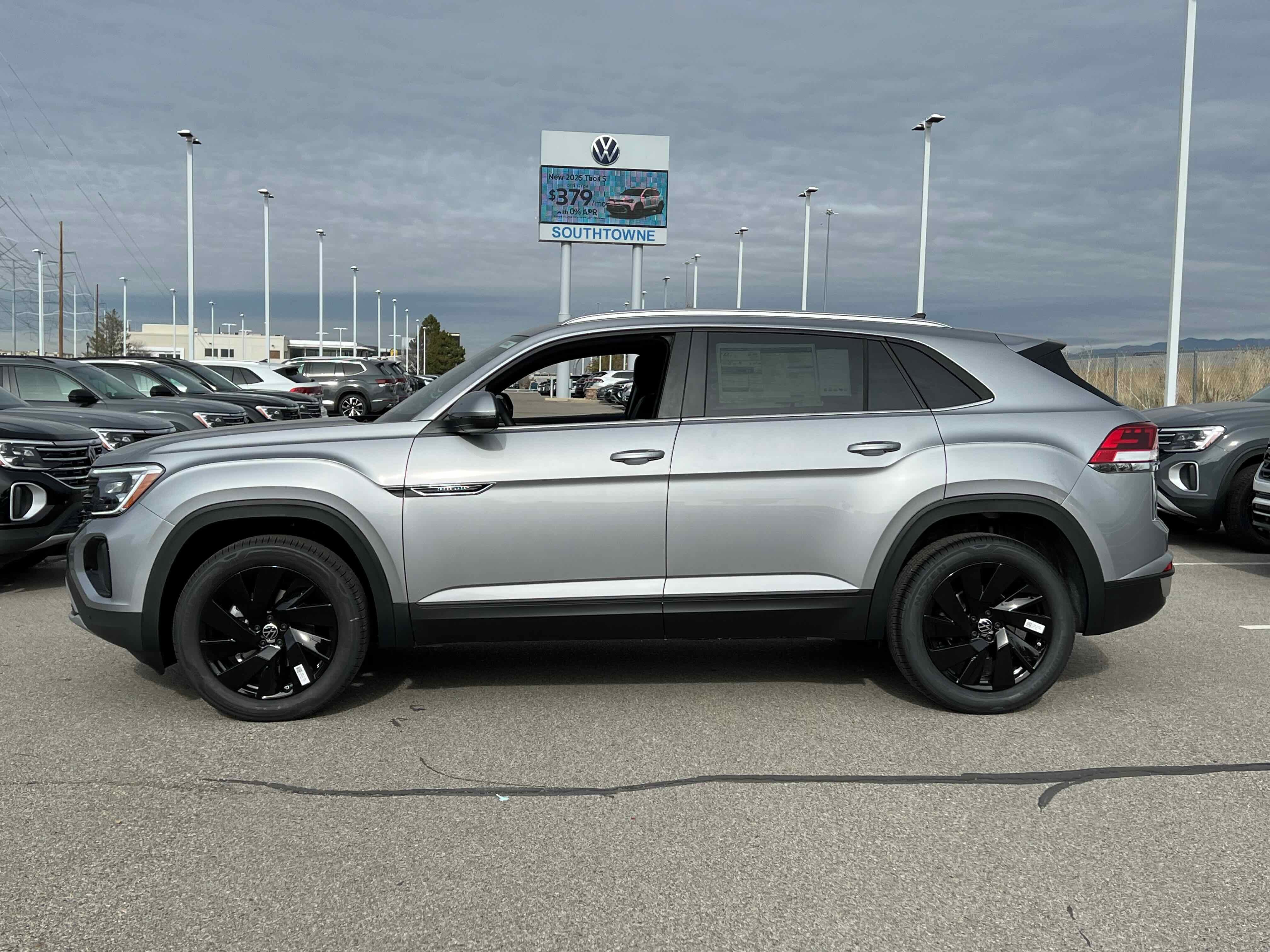 2026 Volkswagen Atlas Cross Sport 2.0T SE w/Technology