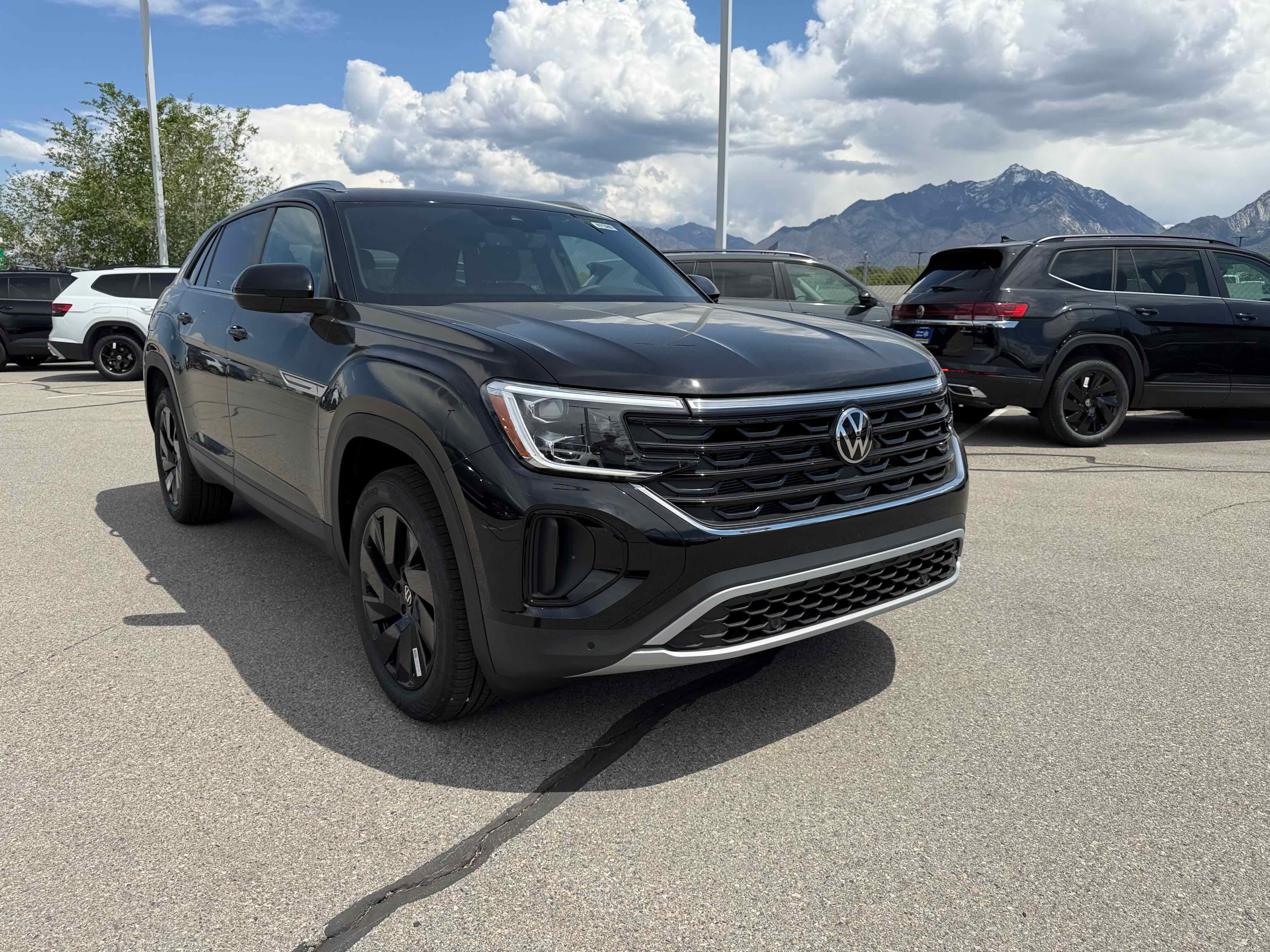 2026 Volkswagen Atlas Cross Sport 2.0T SE w/Technology