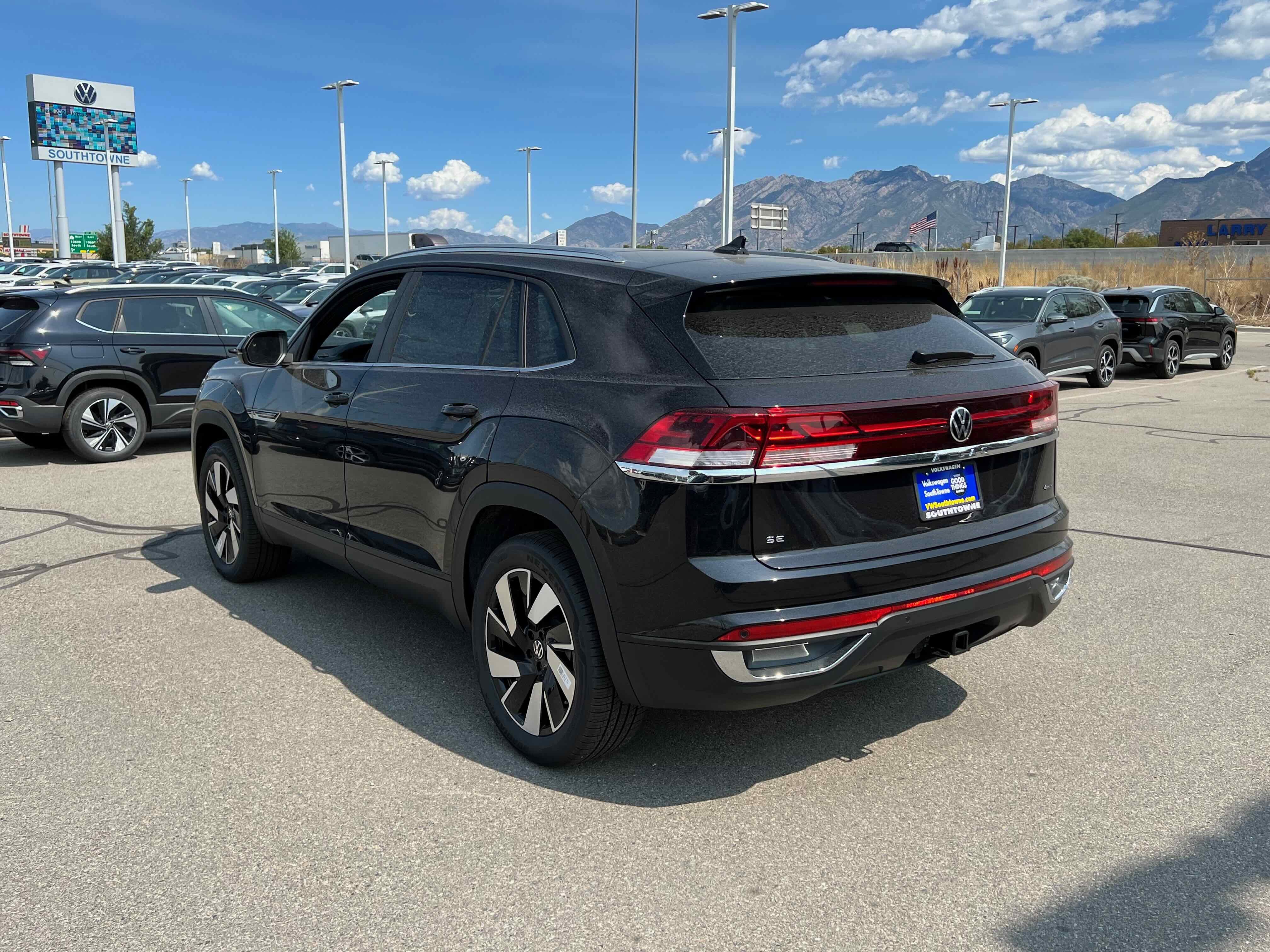 2026 Volkswagen Atlas Cross Sport 2.0T SE w/Technology
