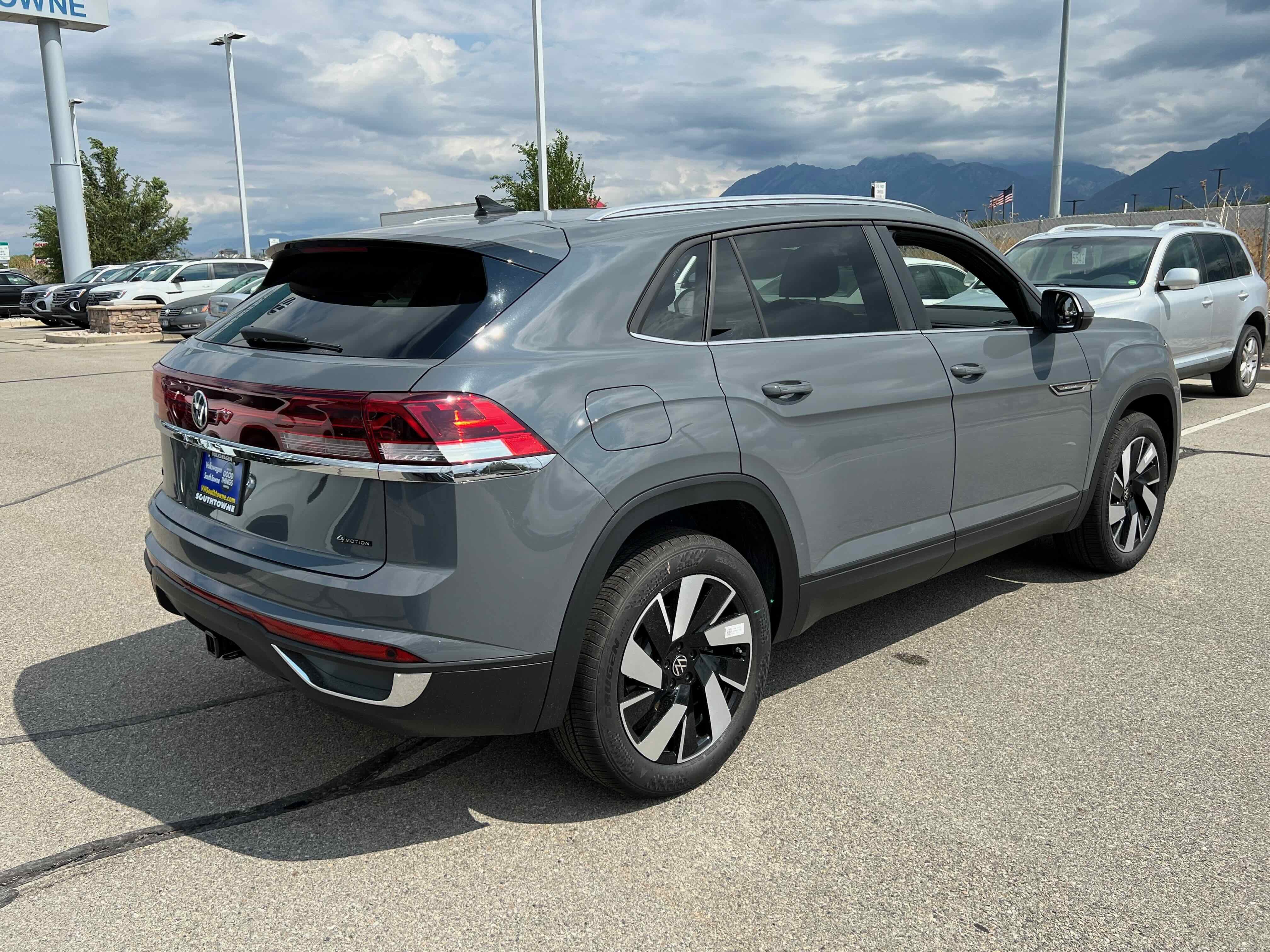 2026 Volkswagen Atlas Cross Sport 2.0T SE w/Technology