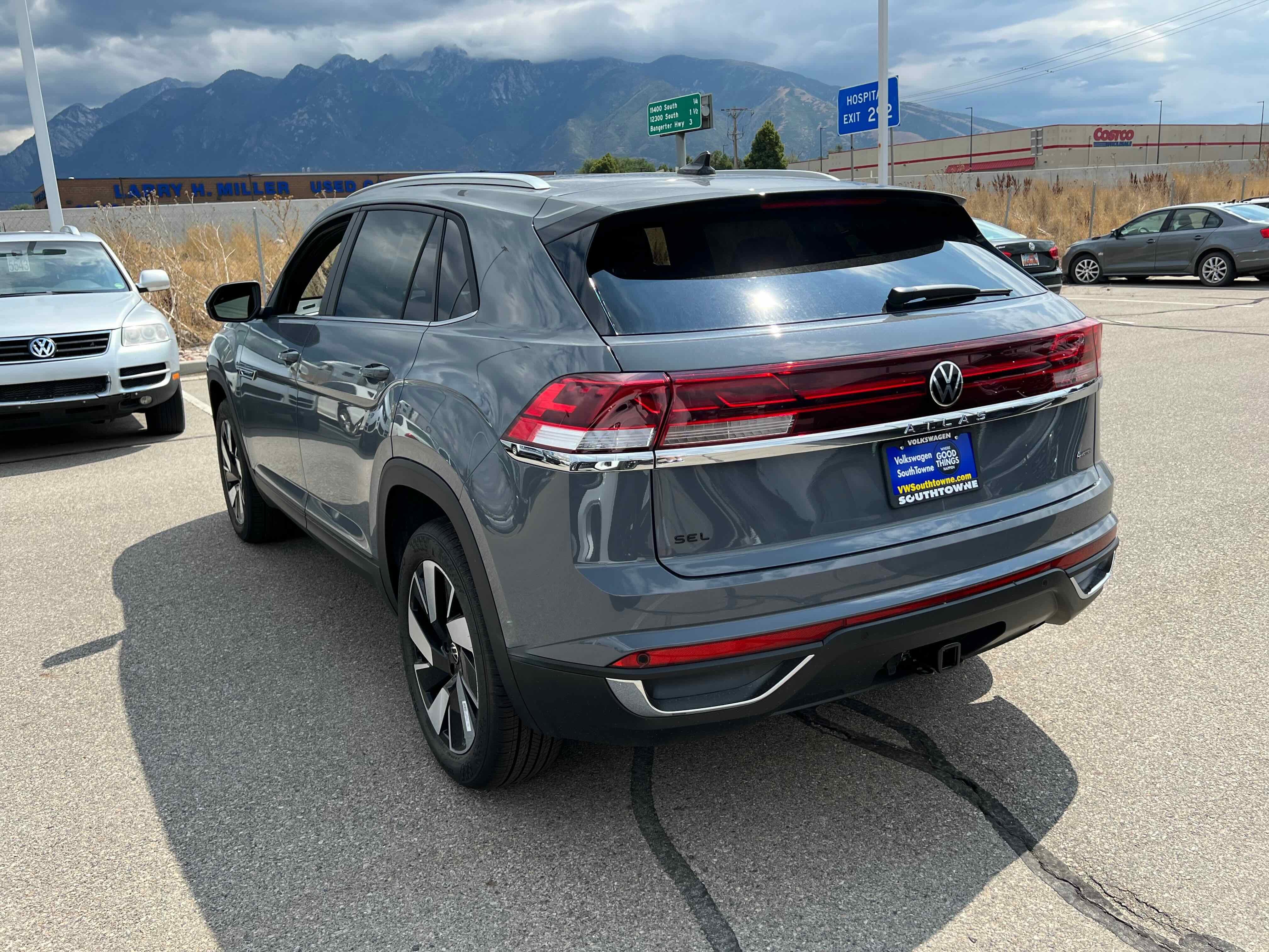 2026 Volkswagen Atlas Cross Sport 2.0T SE w/Technology