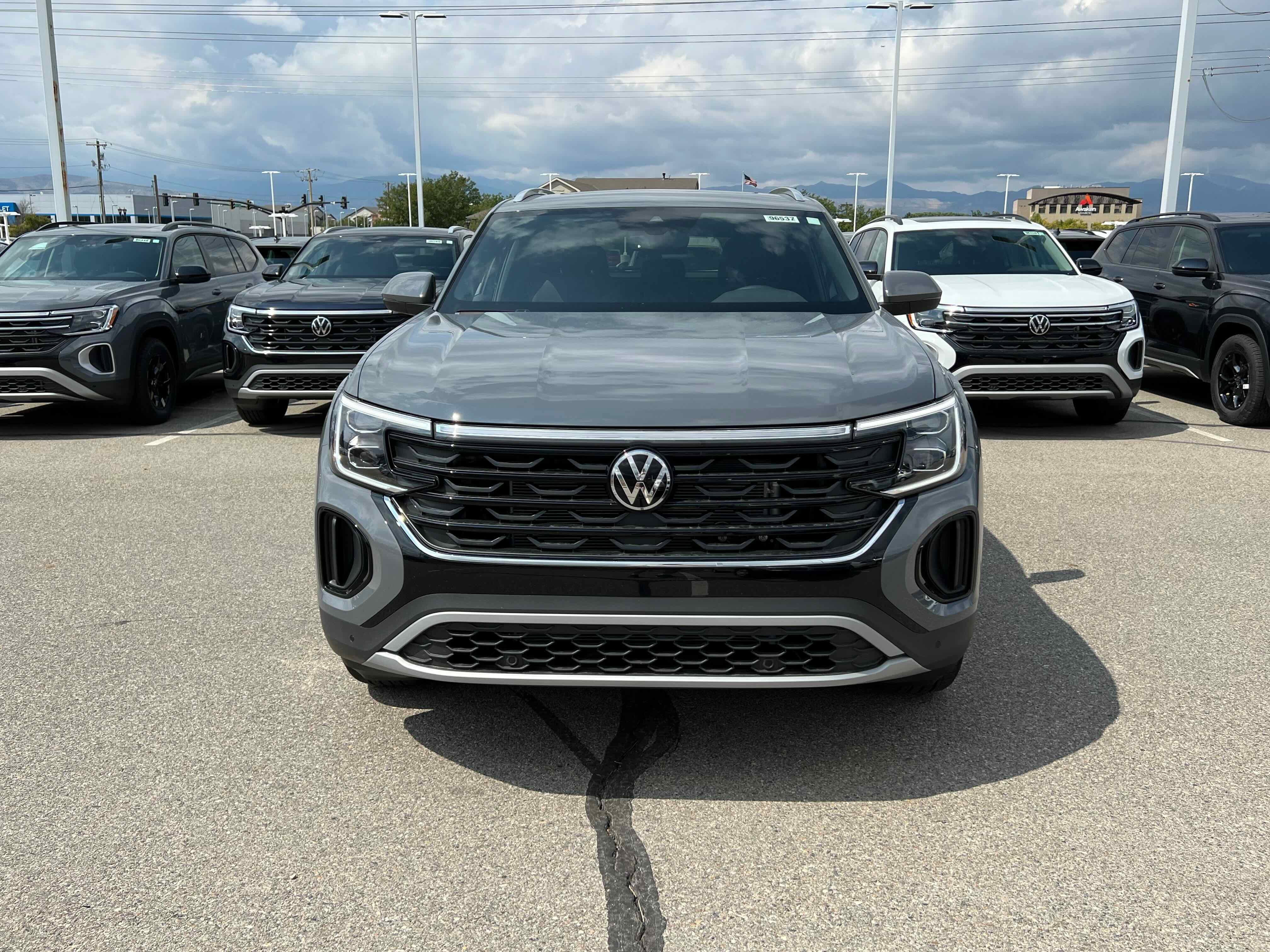 2026 Volkswagen Atlas Cross Sport 2.0T SE w/Technology