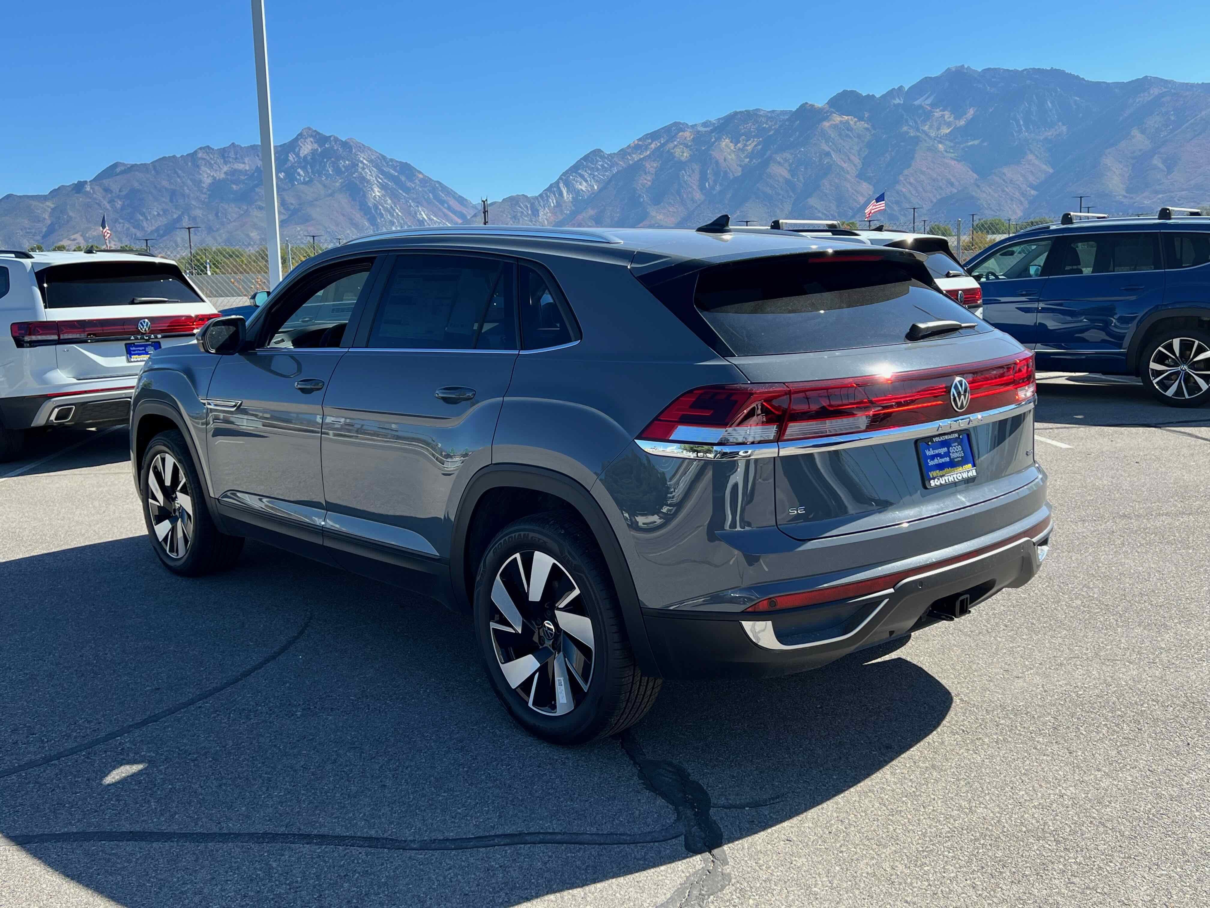 2026 Volkswagen Atlas Cross Sport 2.0T SE w/Technology