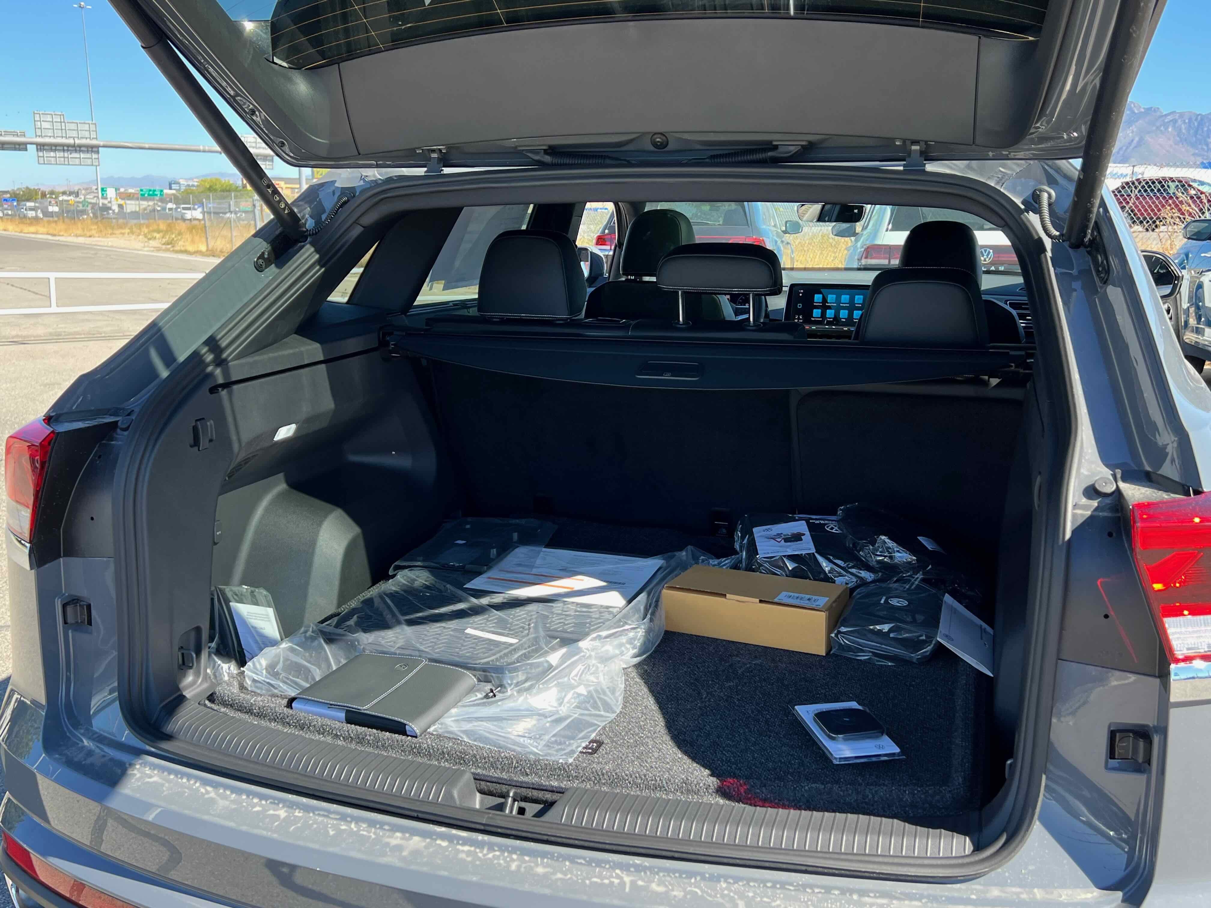 2026 Volkswagen Atlas Cross Sport 2.0T SE w/Technology