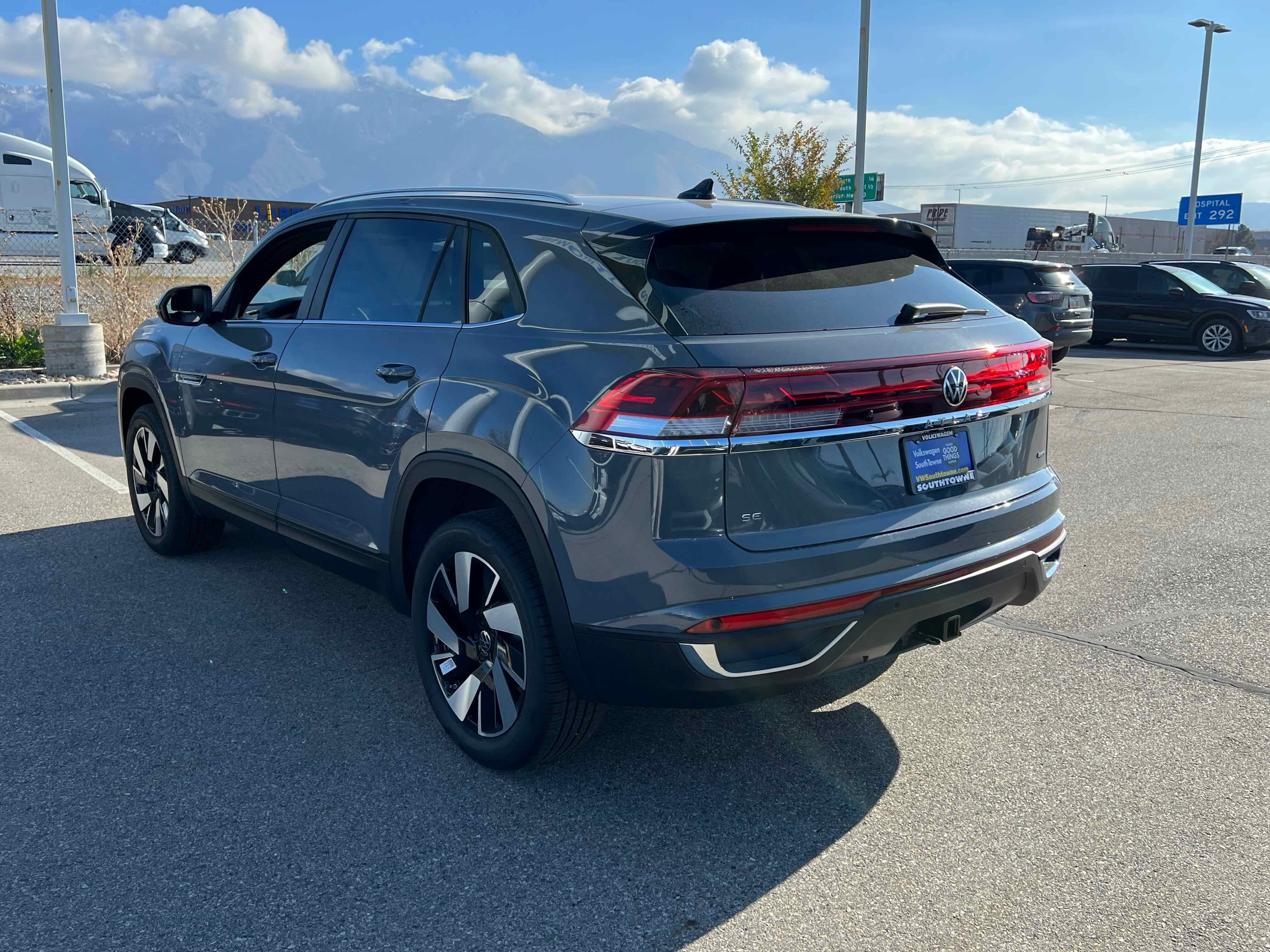 2026 Volkswagen Atlas Cross Sport 2.0T SE w/Technology