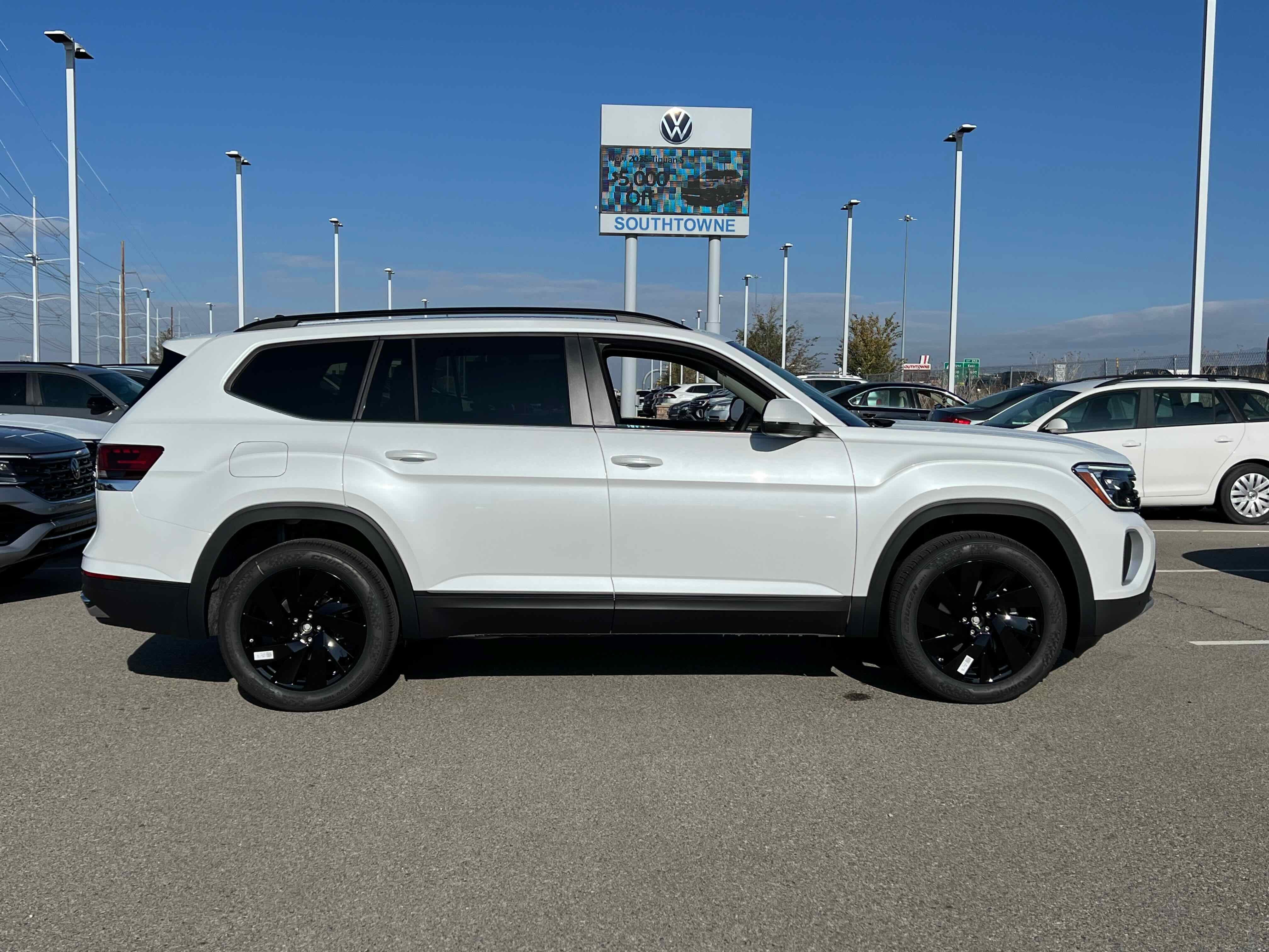 2026 Volkswagen Atlas 2.0T SE w/Technology