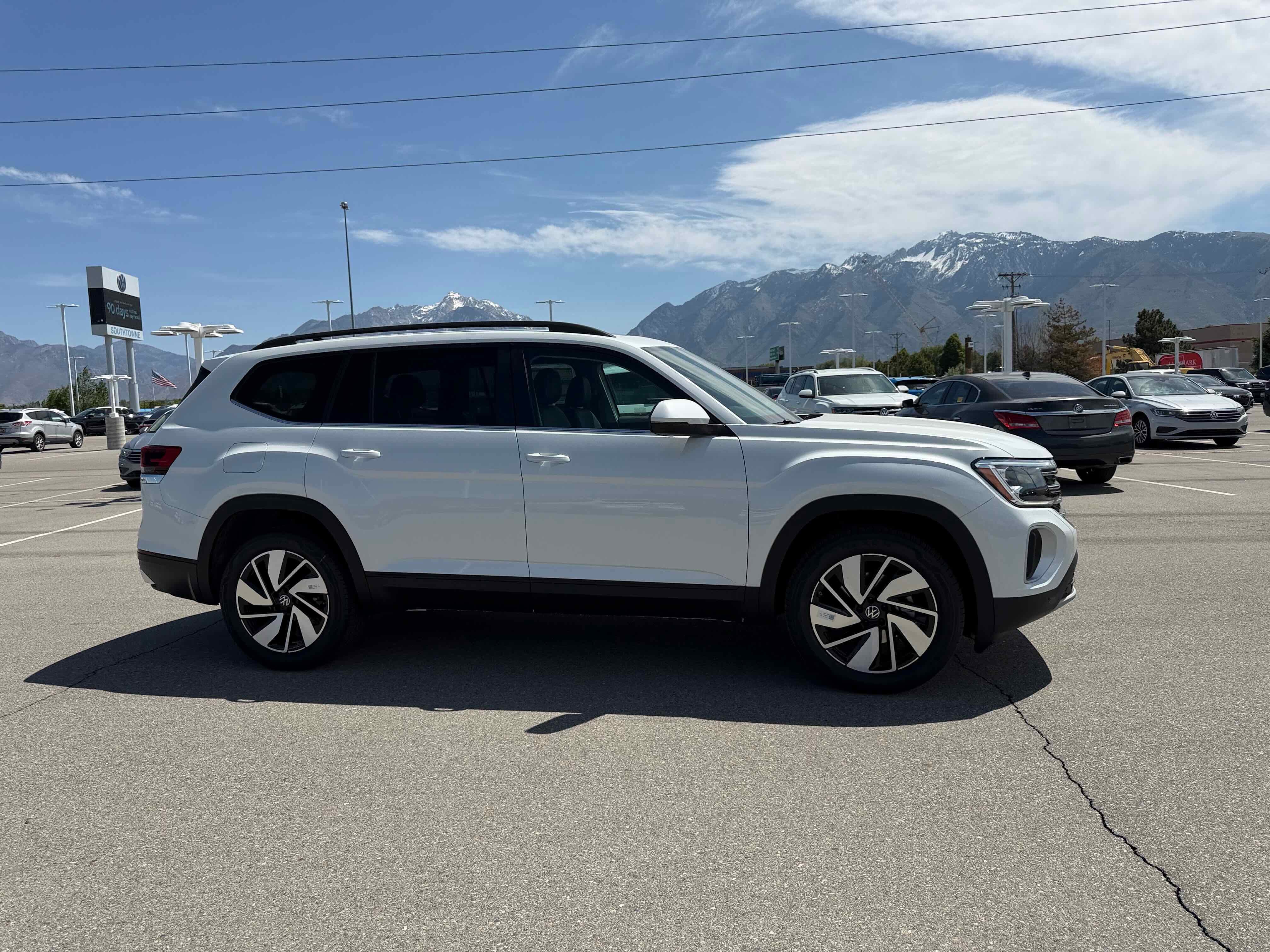2026 Volkswagen Atlas 2.0T SE w/Technology
