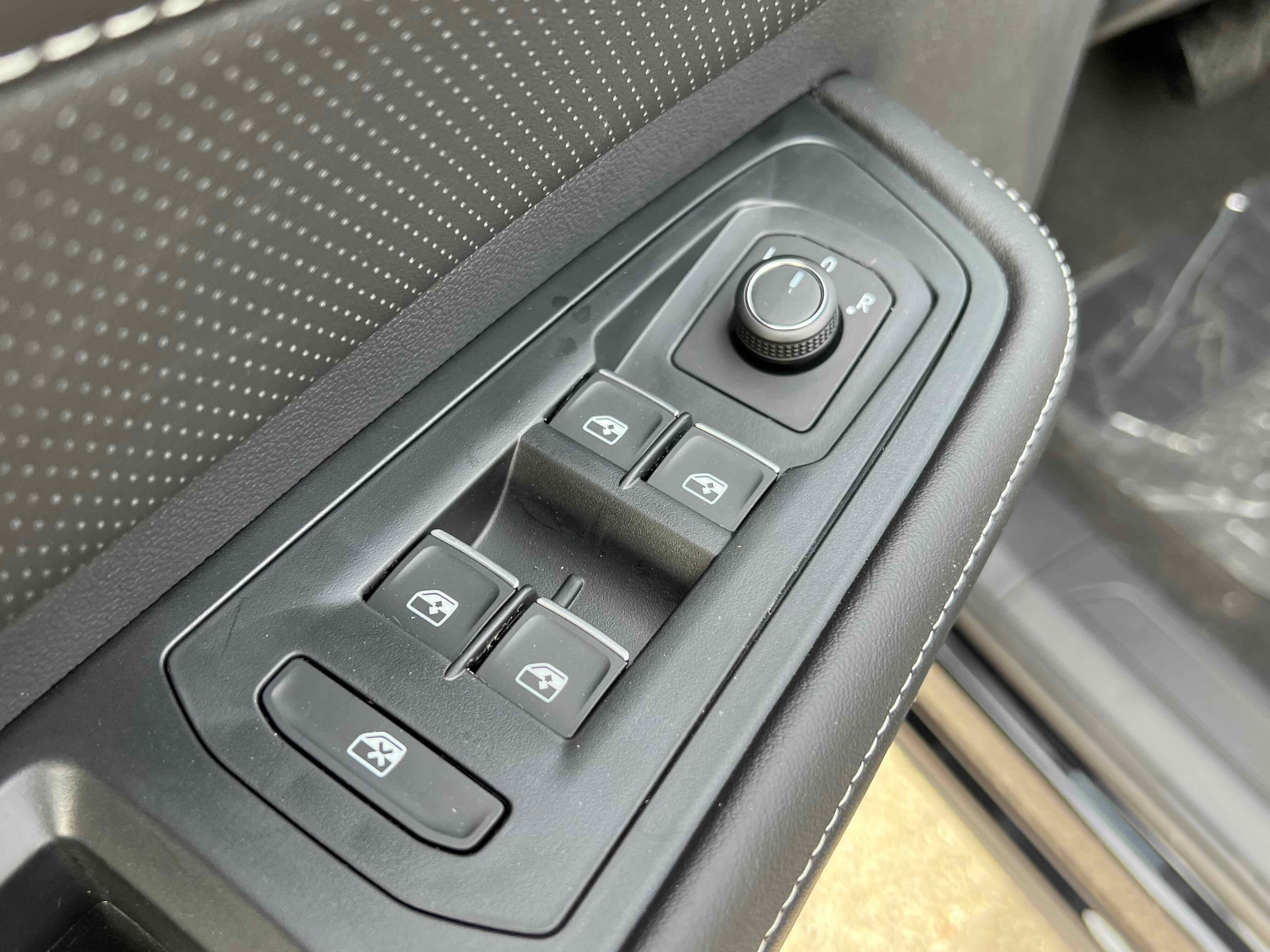 2026 Volkswagen Atlas Cross Sport 2.0T SE