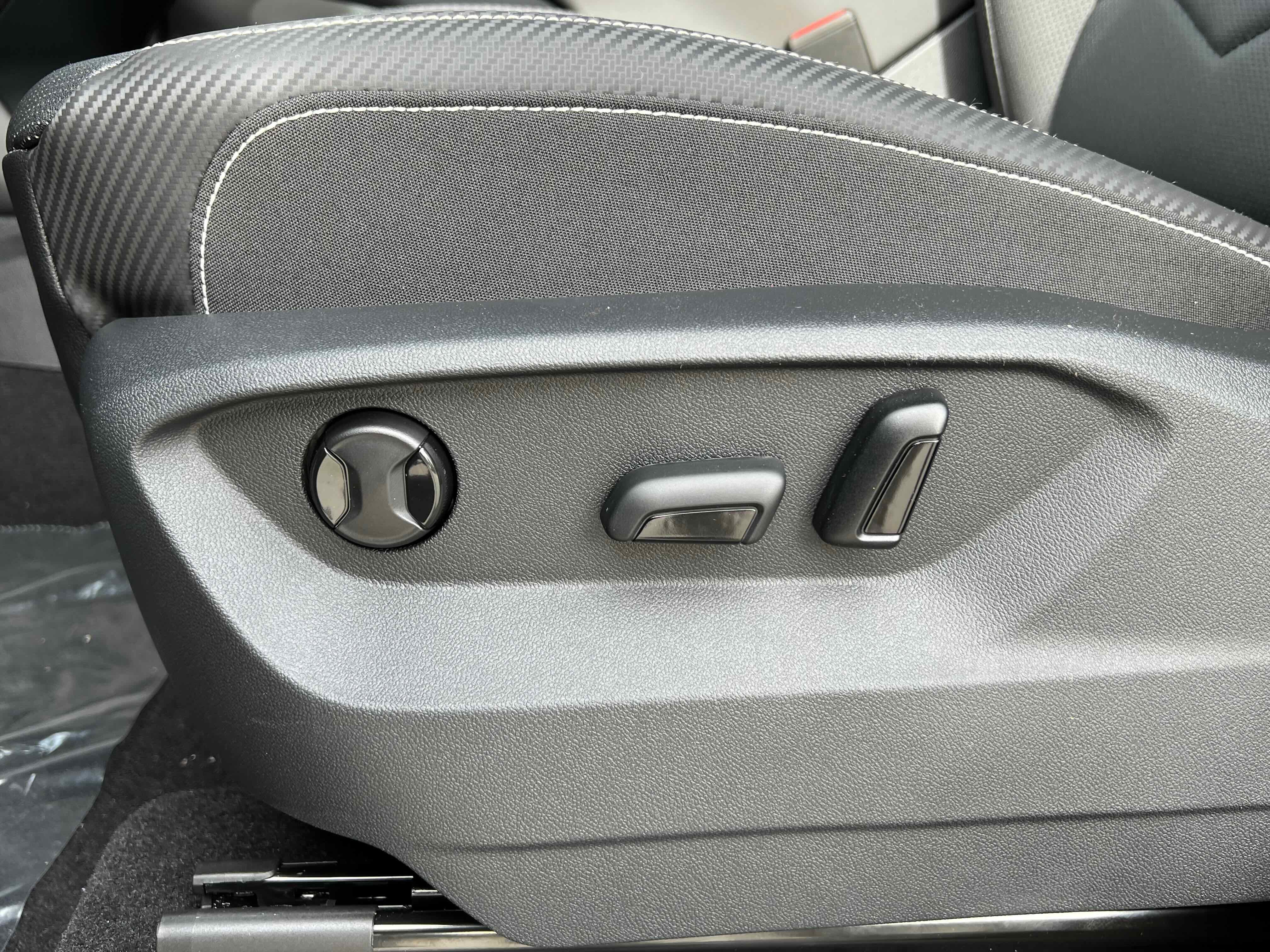 2026 Volkswagen Atlas Cross Sport 2.0T SE