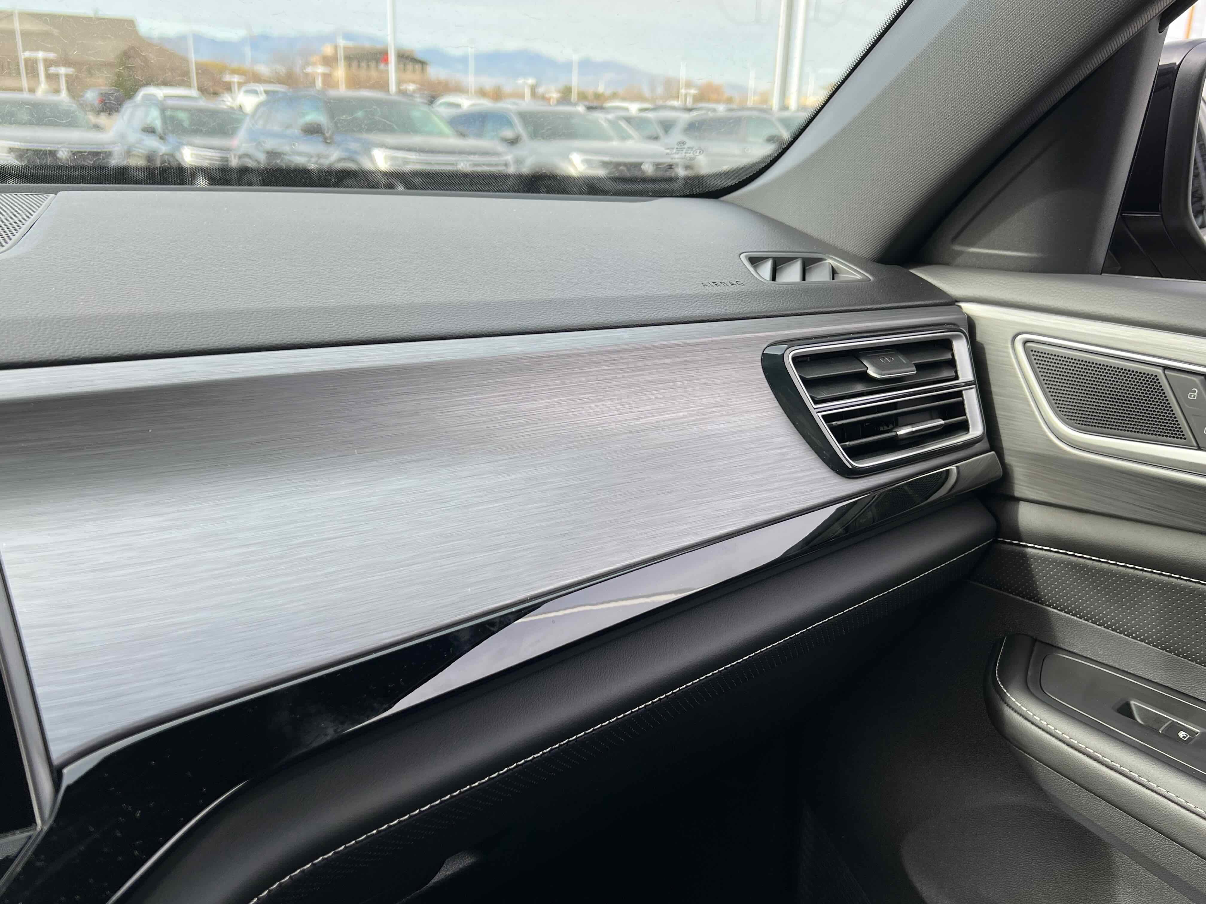 2026 Volkswagen Atlas Cross Sport 2.0T SE