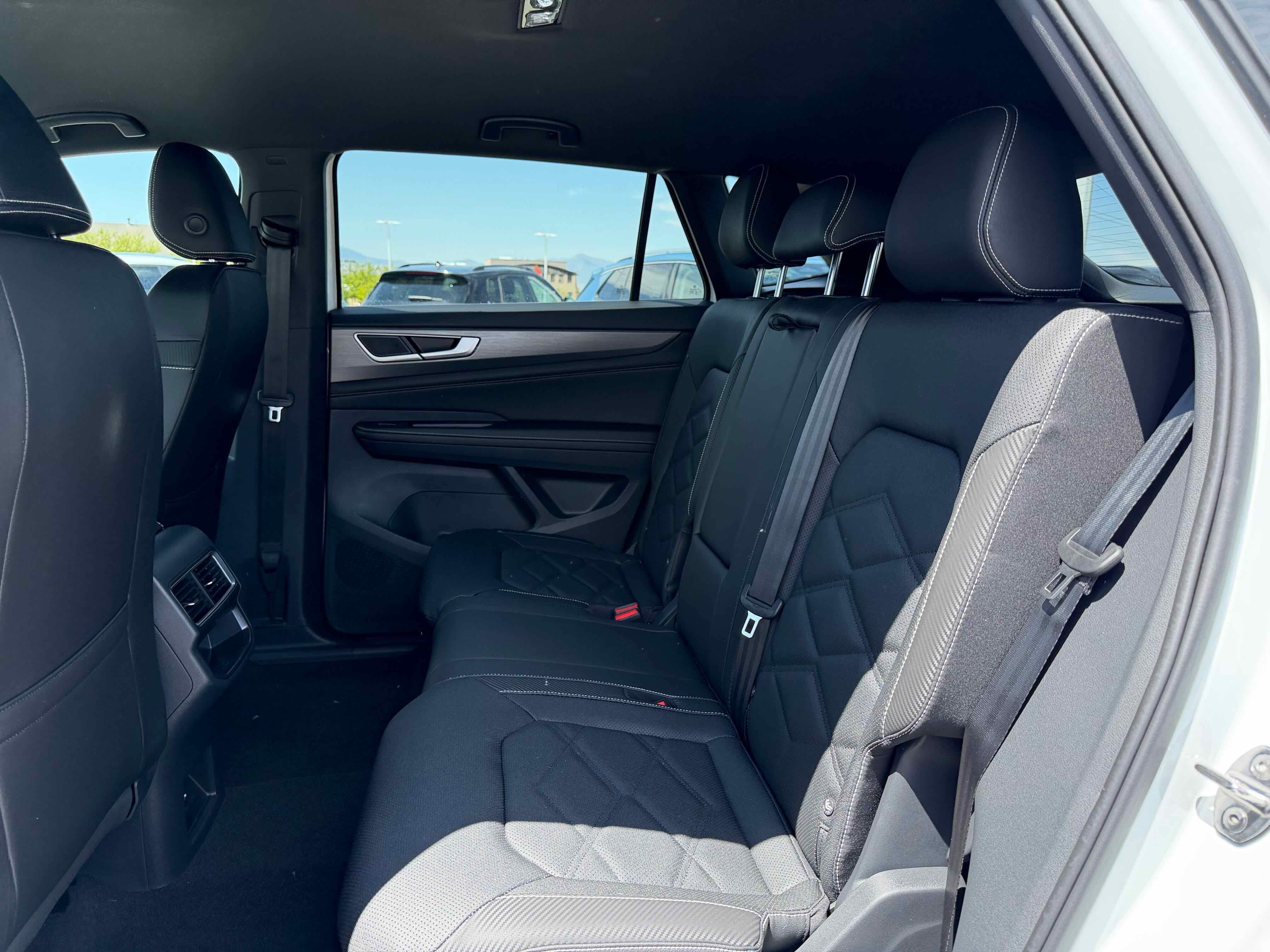 2026 Volkswagen Atlas Cross Sport 2.0T SE