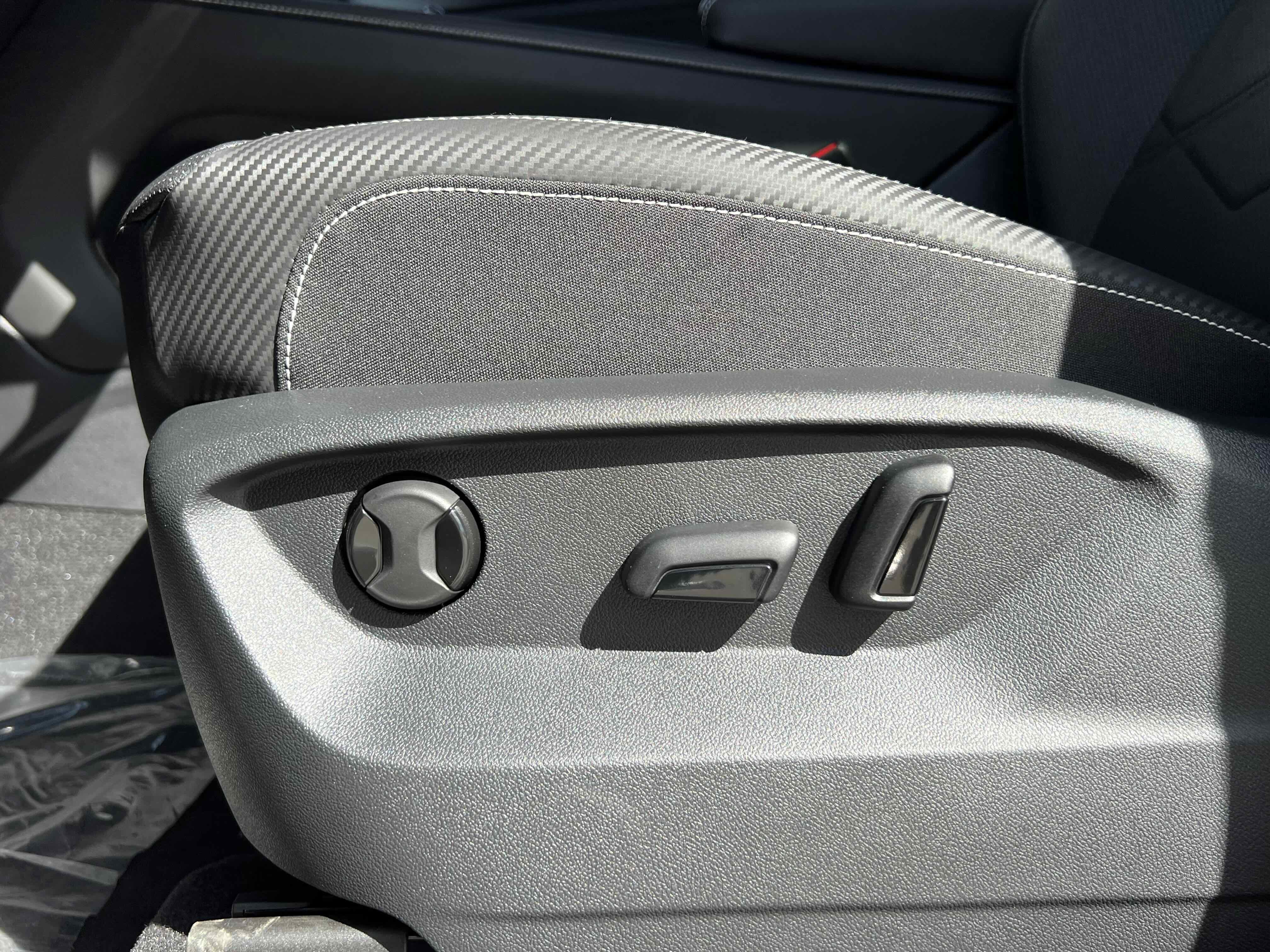 2026 Volkswagen Atlas Cross Sport 2.0T SE