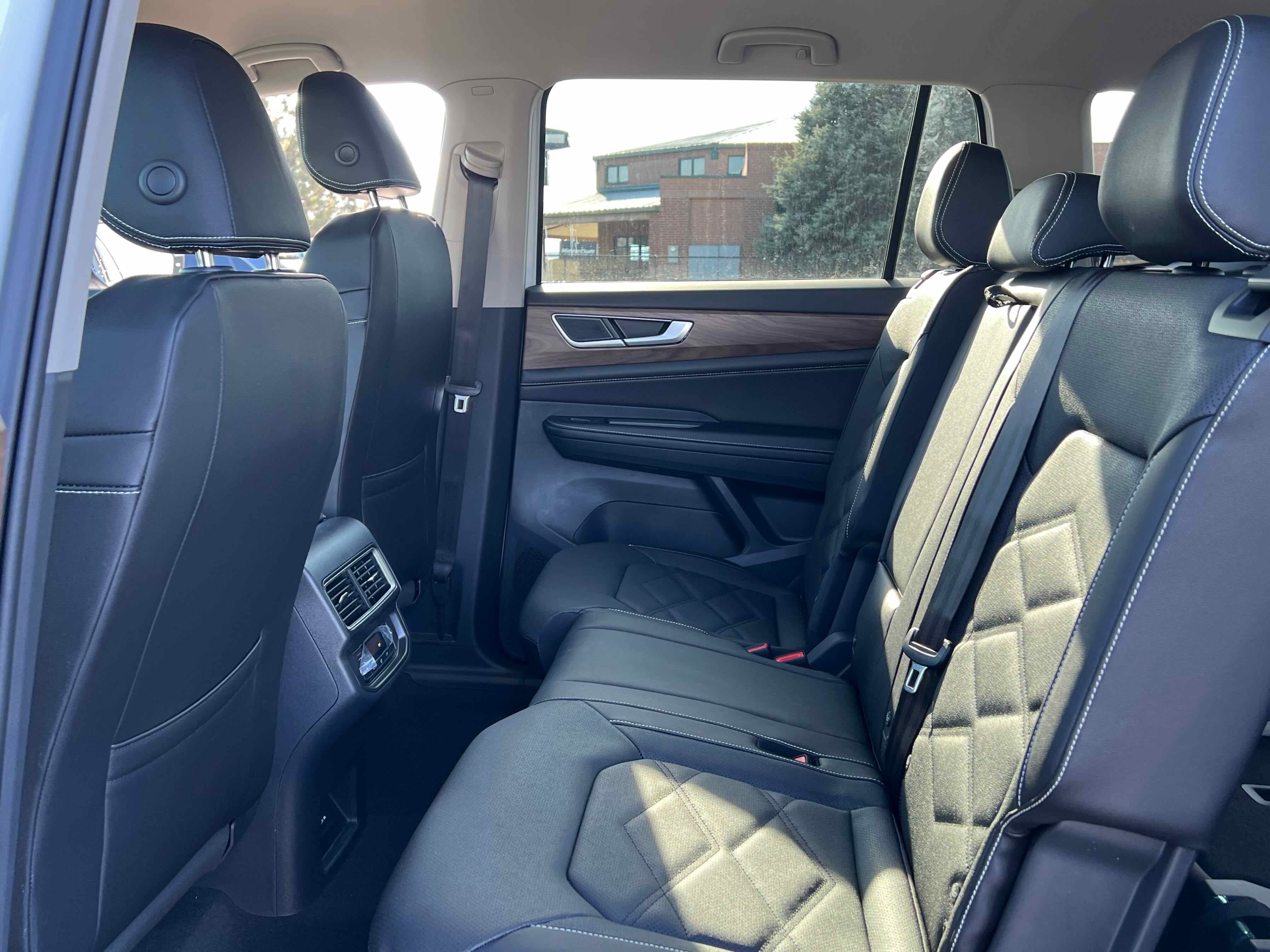 2026 Volkswagen Atlas 2.0T SE