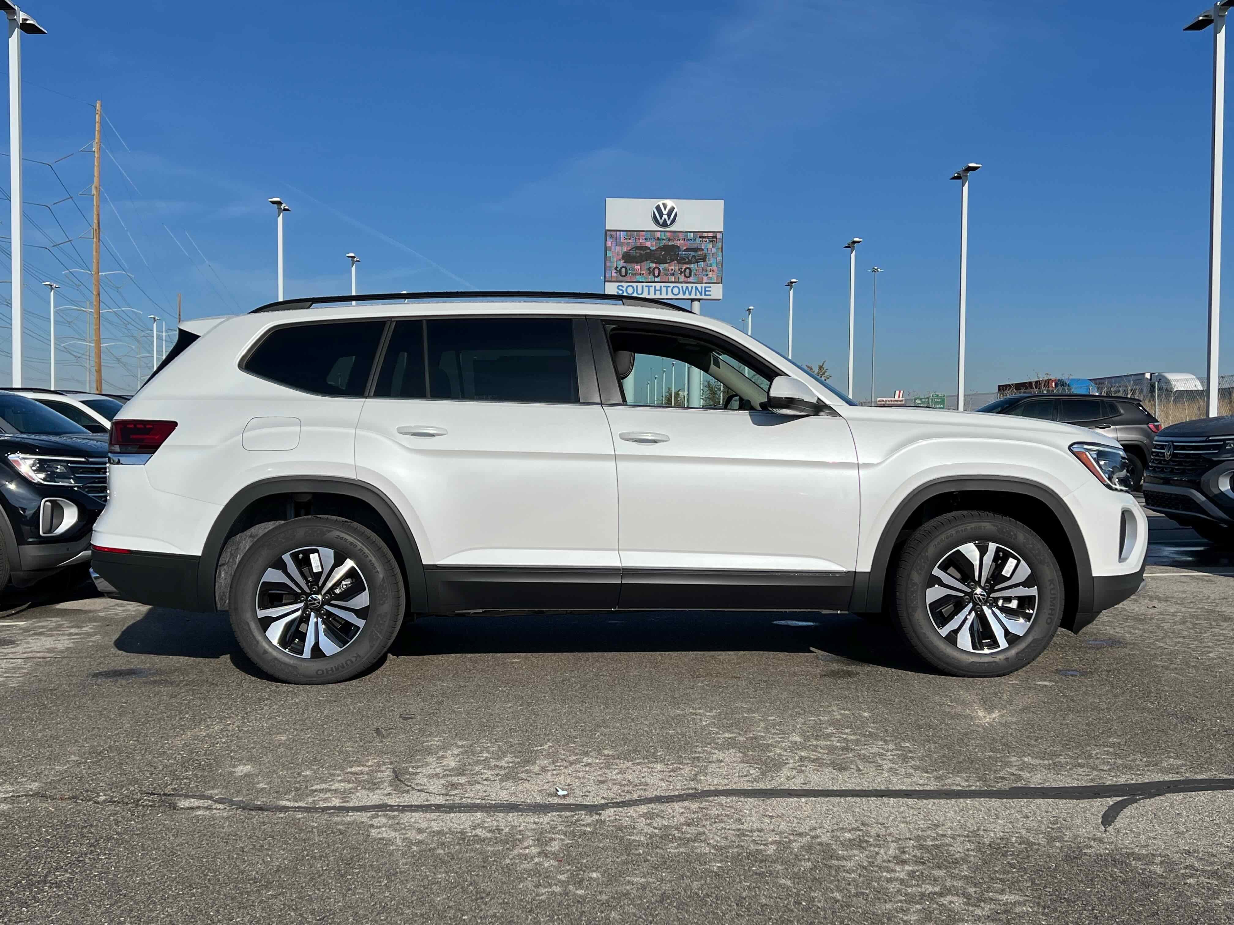 2026 Volkswagen Atlas 2.0T SE