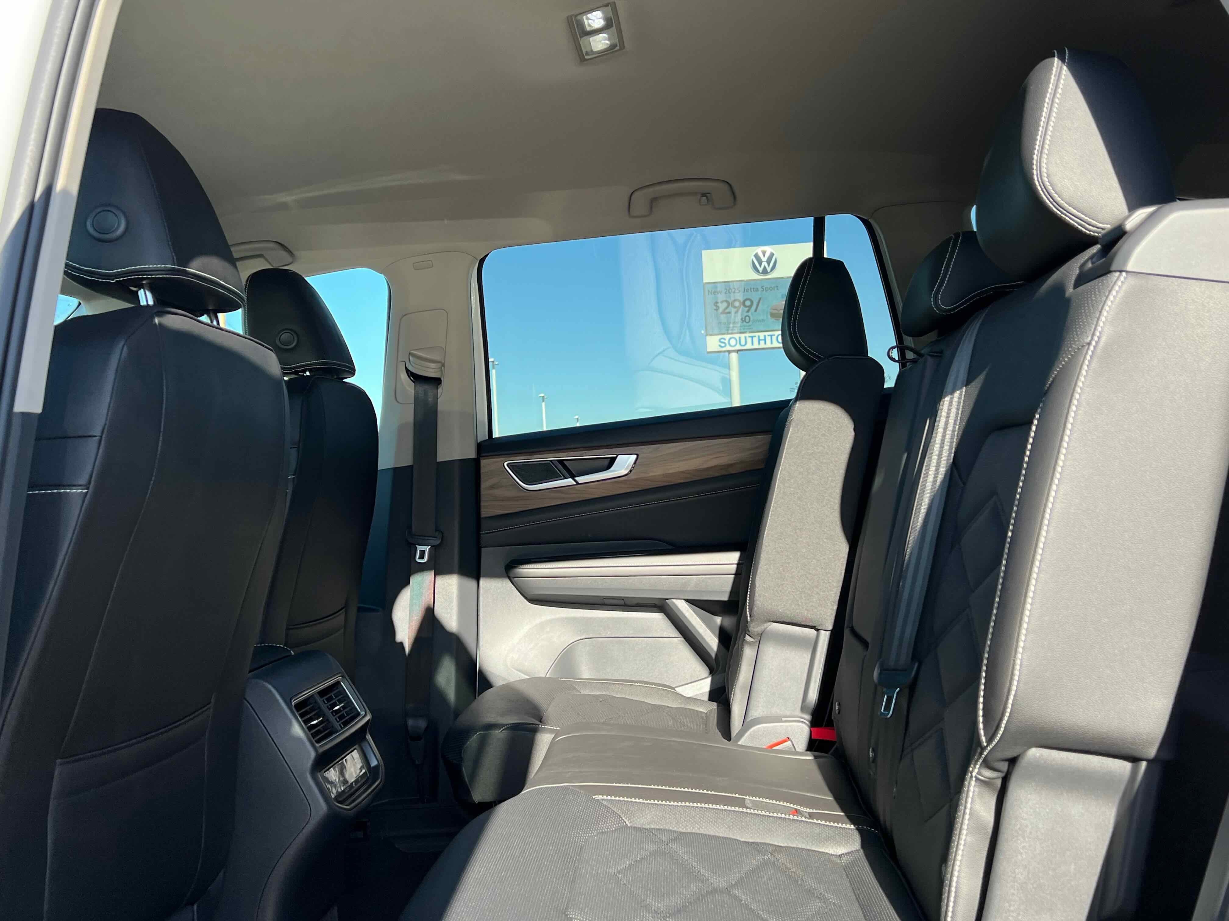 2026 Volkswagen Atlas 2.0T SE