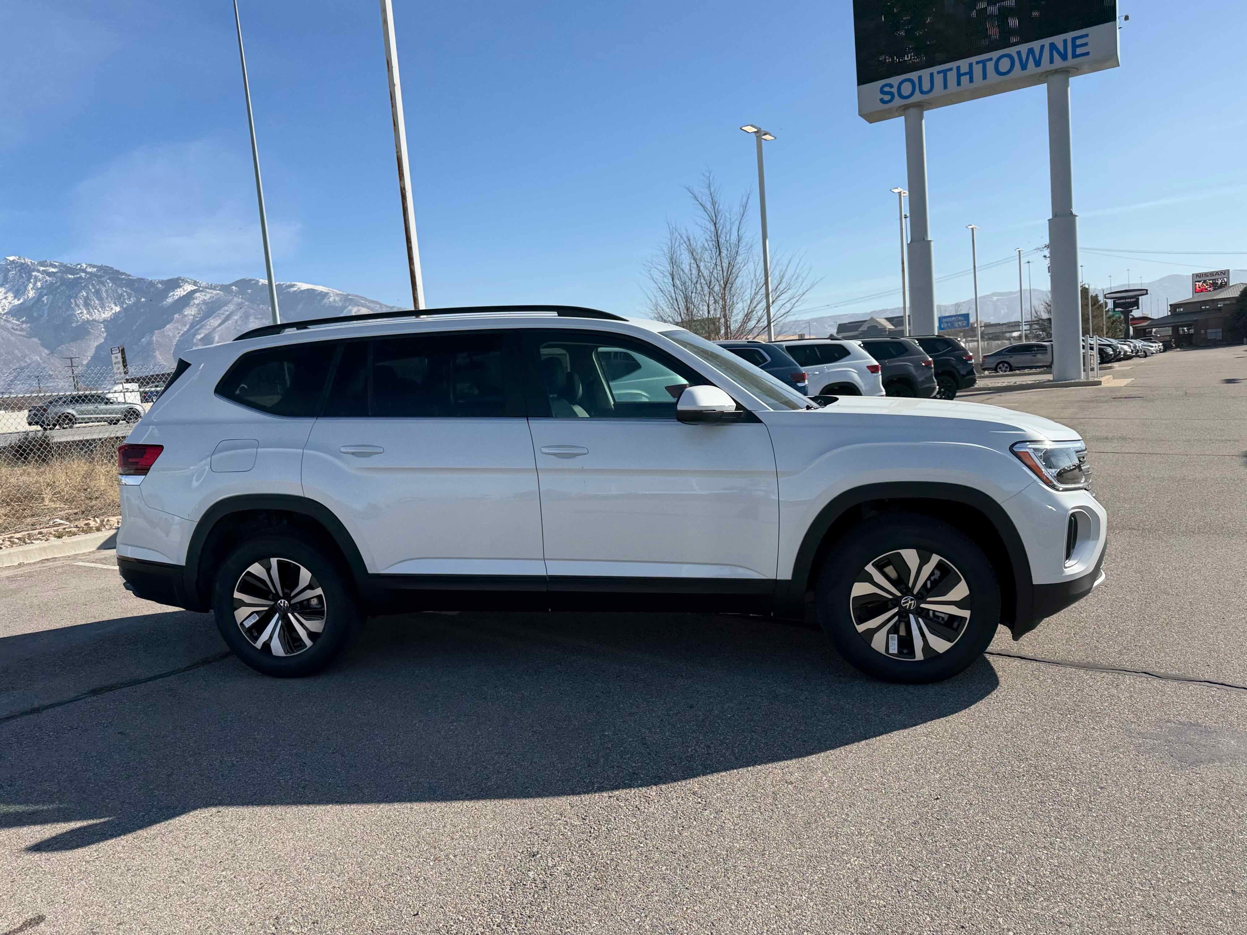 2026 Volkswagen Atlas 2.0T SE