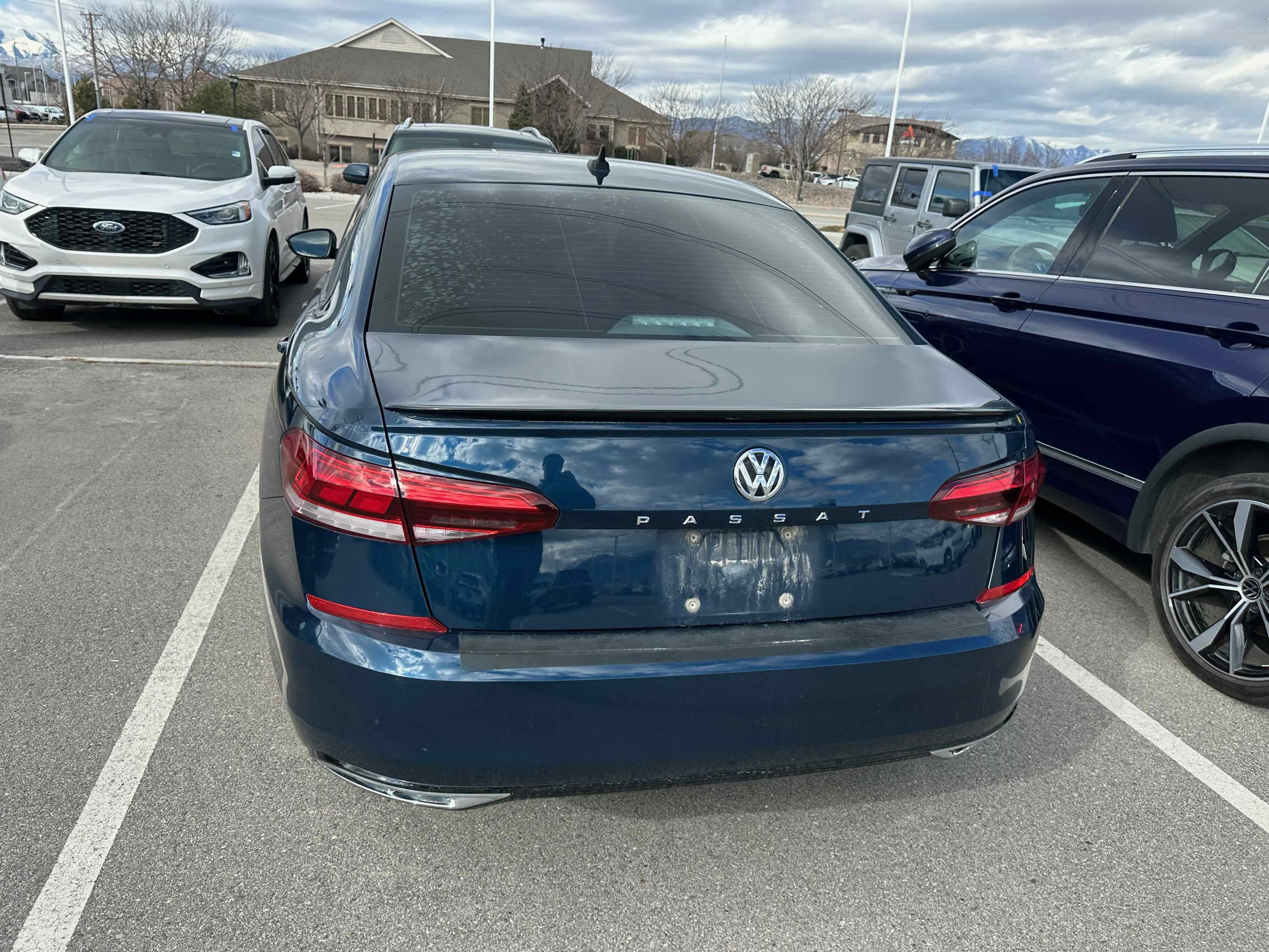 2022 Volkswagen Passat 2.0T R-Line