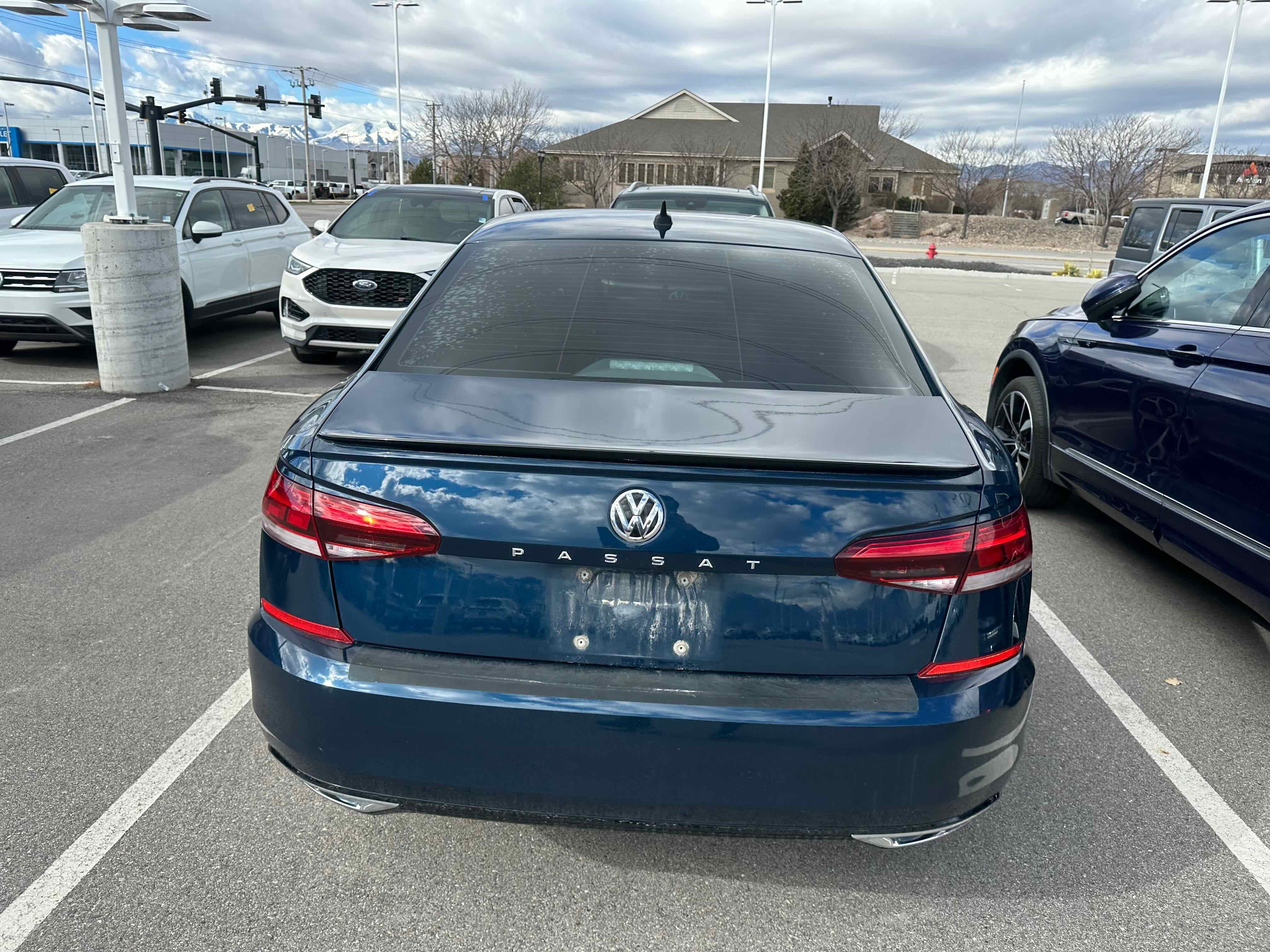2022 Volkswagen Passat 2.0T R-Line
