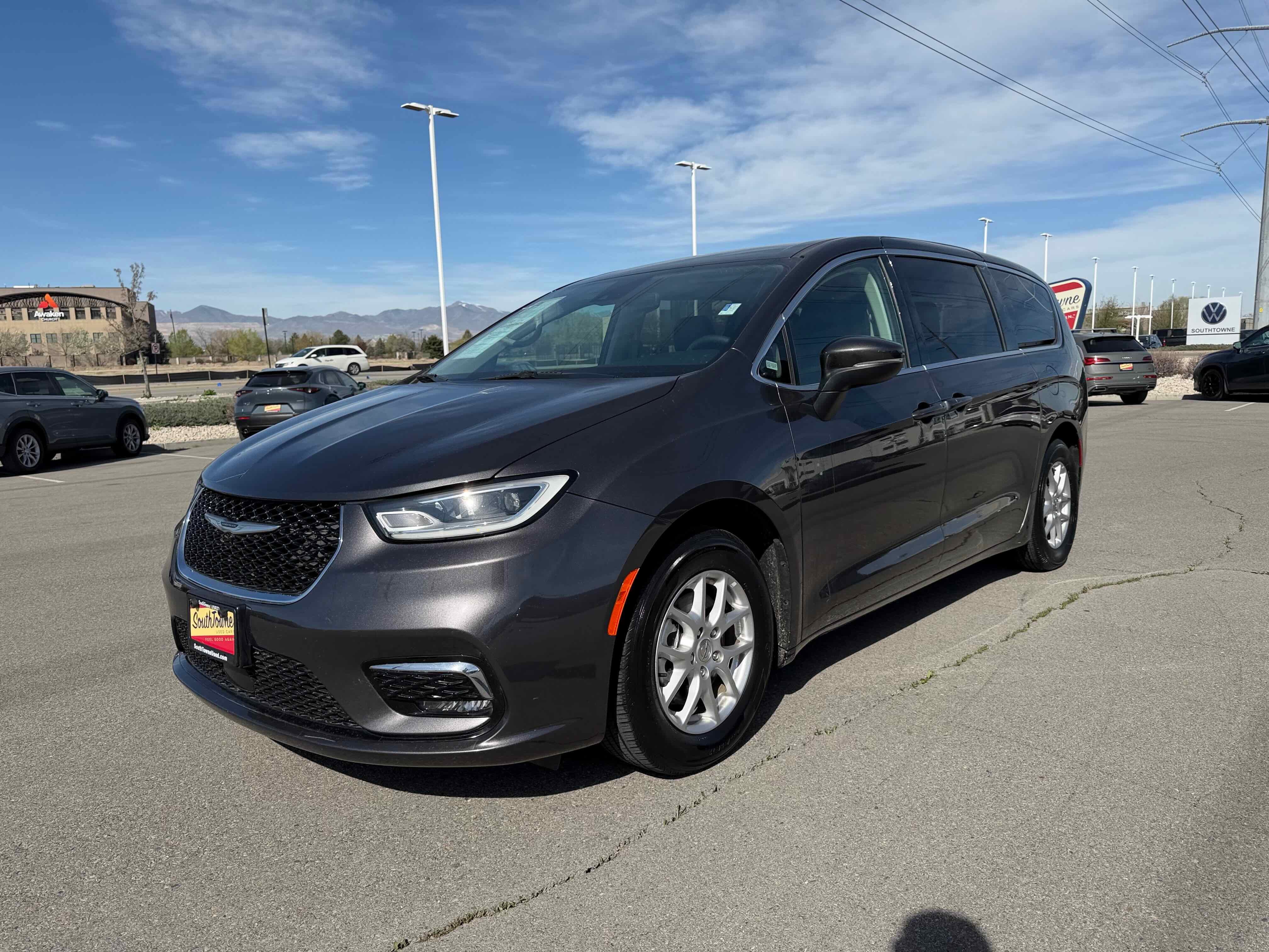 2023 Chrysler Pacifica Touring L