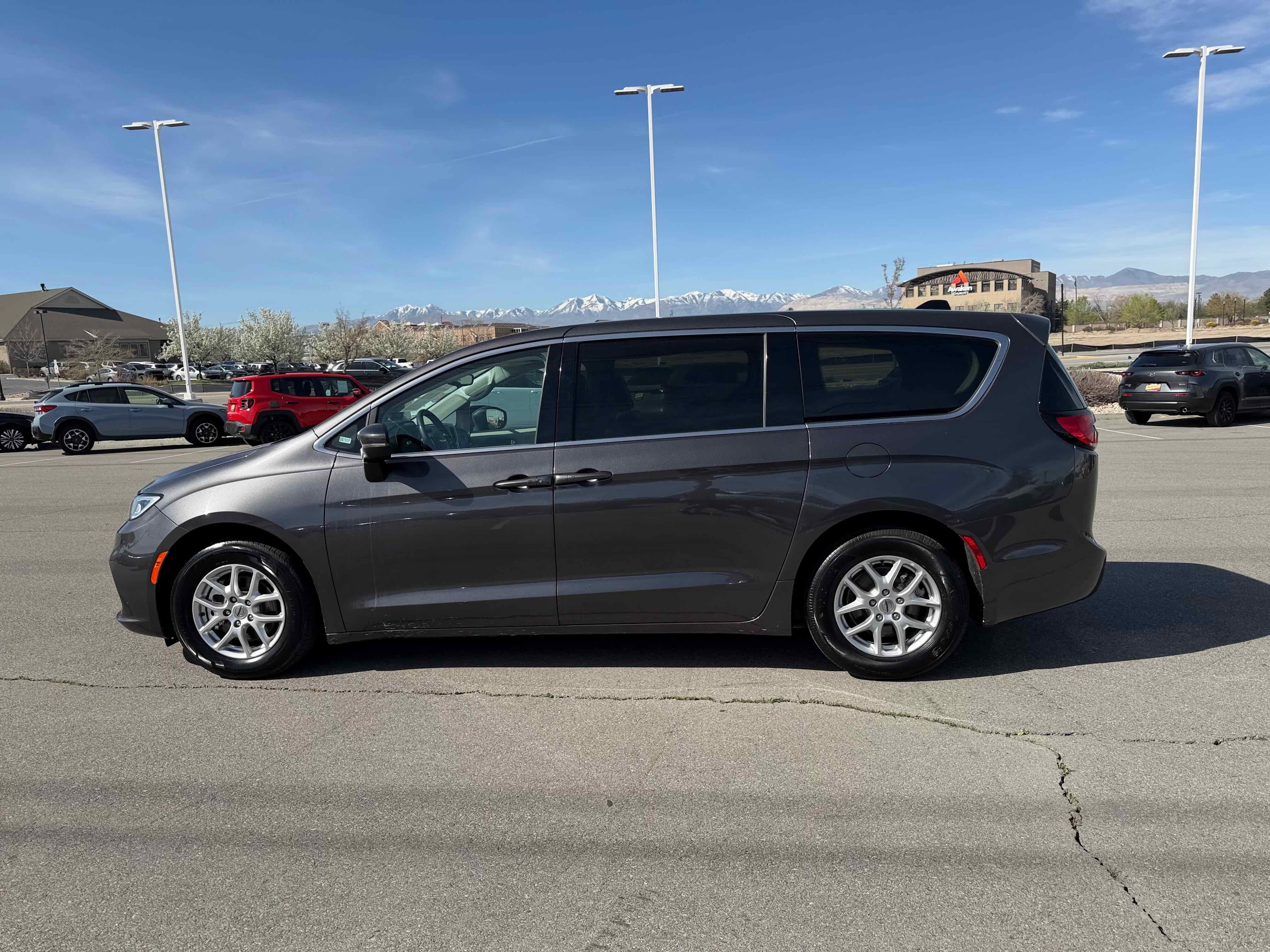 2023 Chrysler Pacifica Touring L