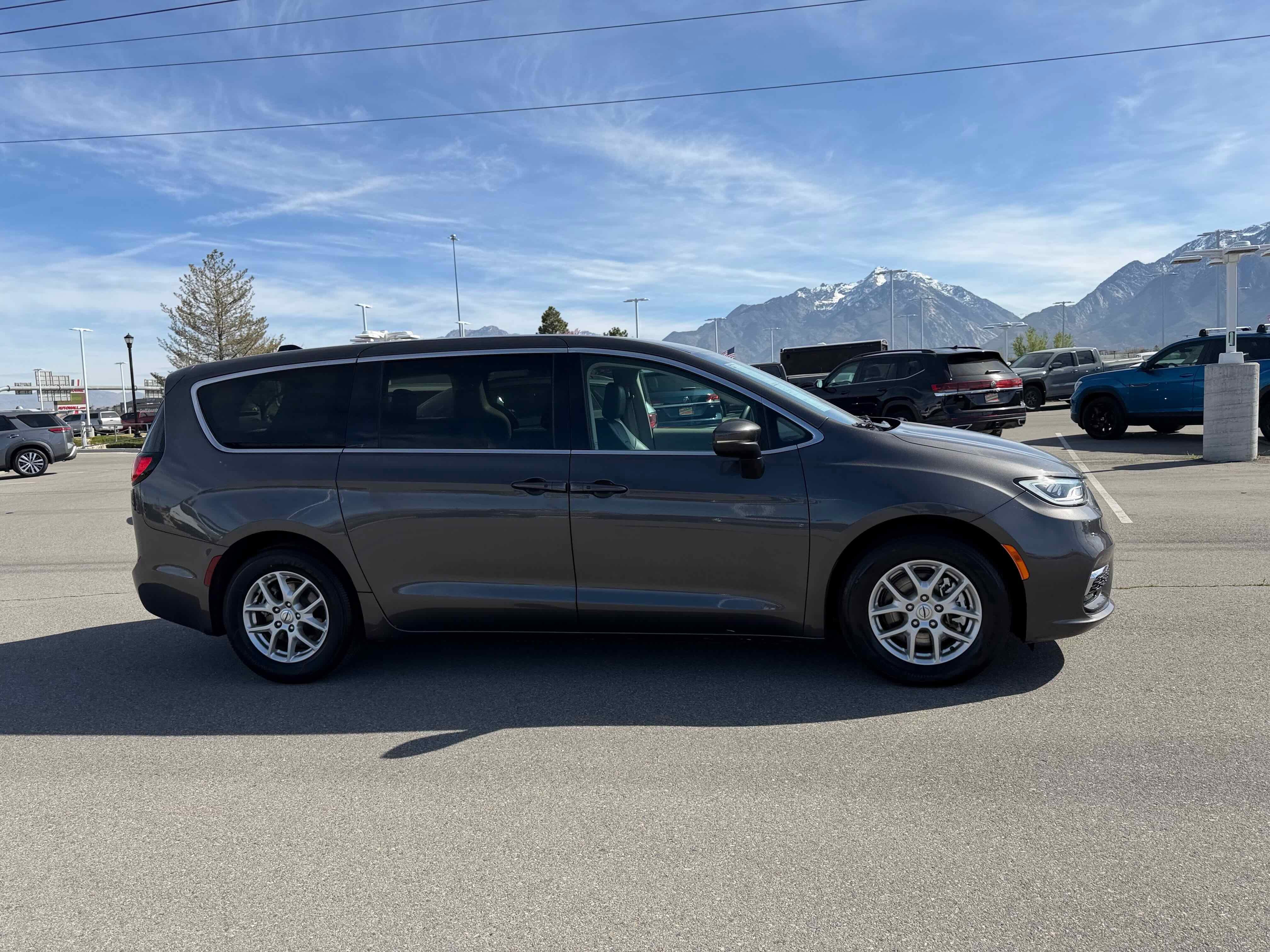 2023 Chrysler Pacifica Touring L