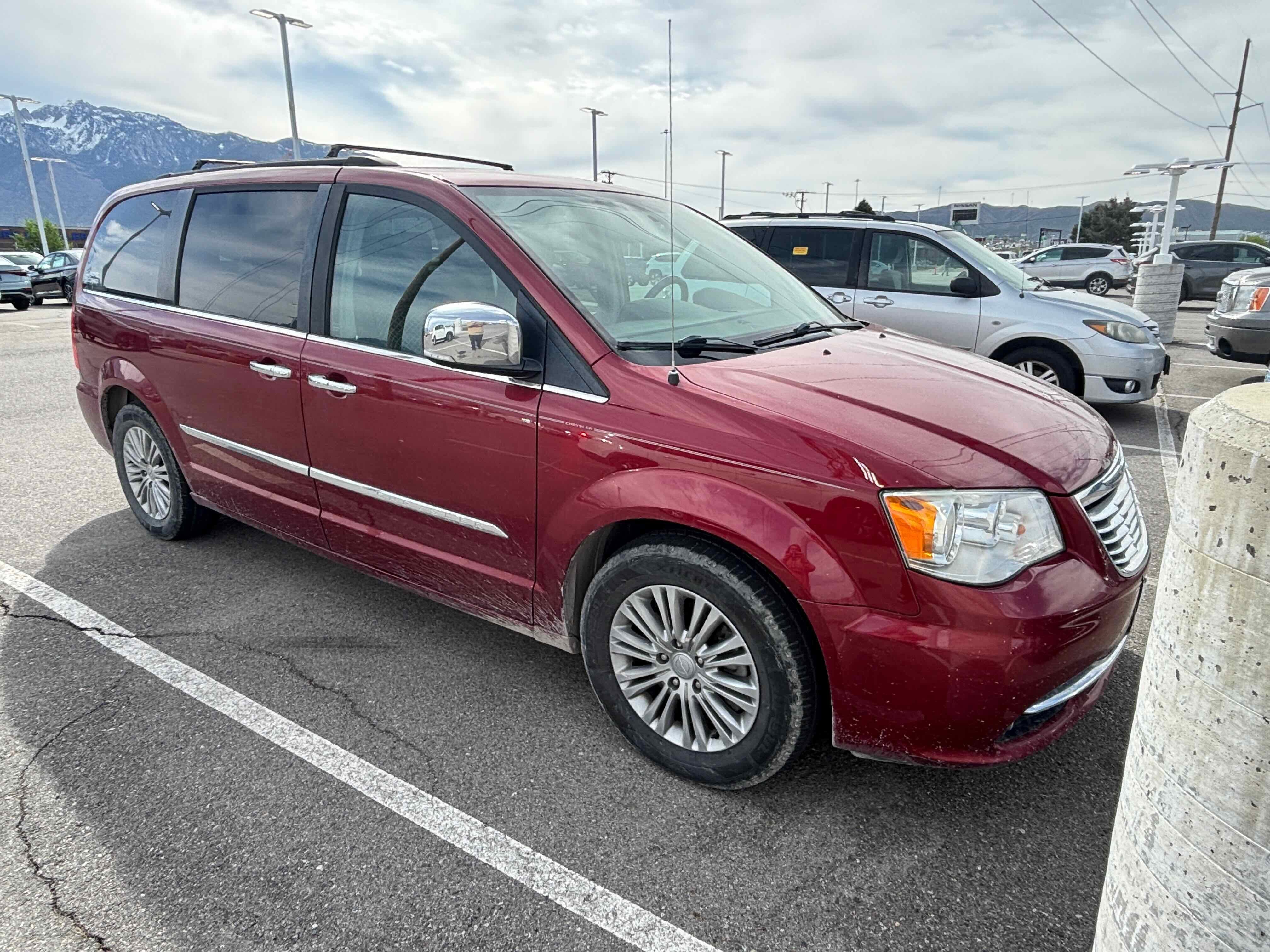 2016 Chrysler Town & Country Touring-L Anniversary Edition