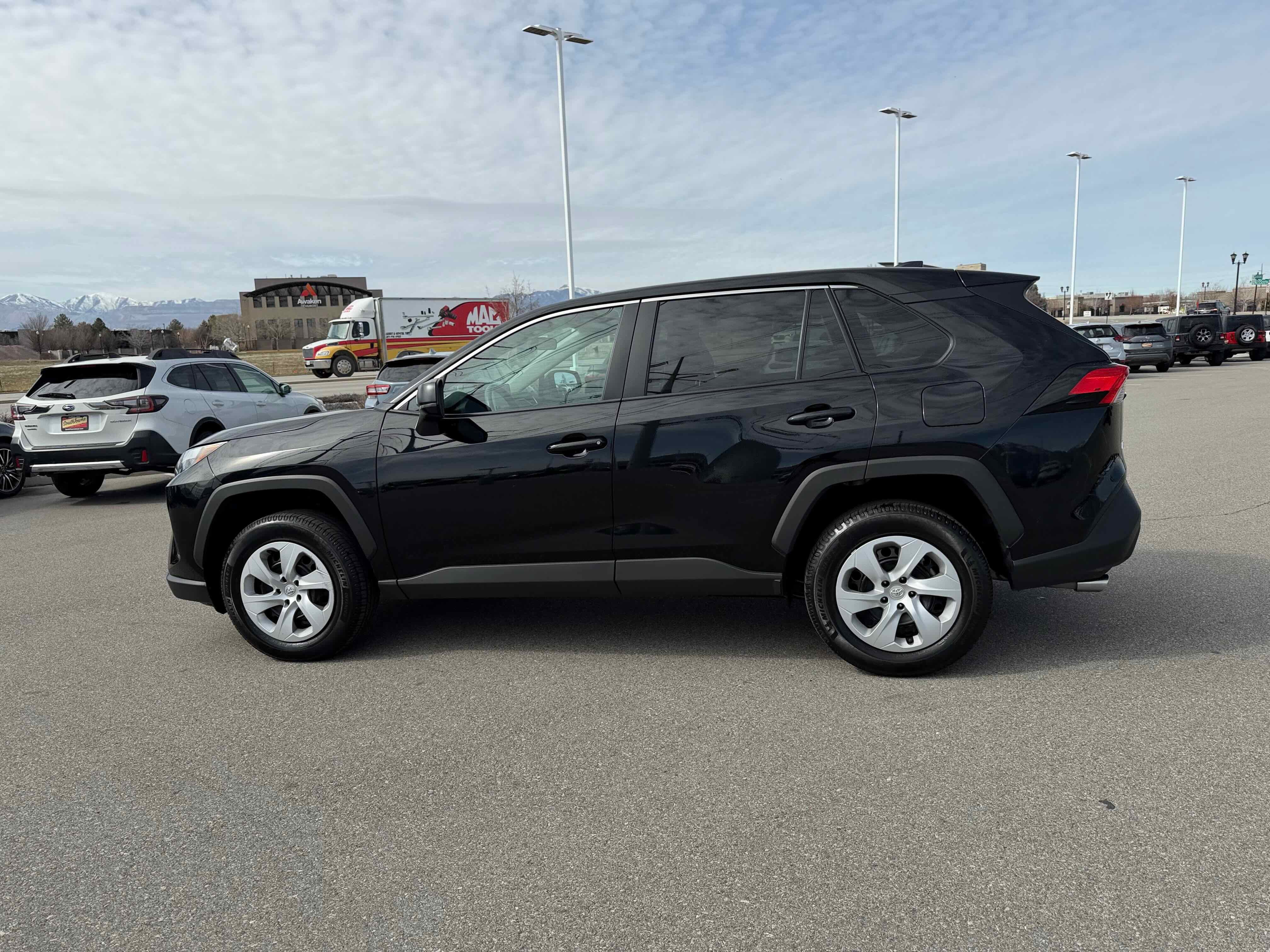 2024 Toyota RAV4 LE