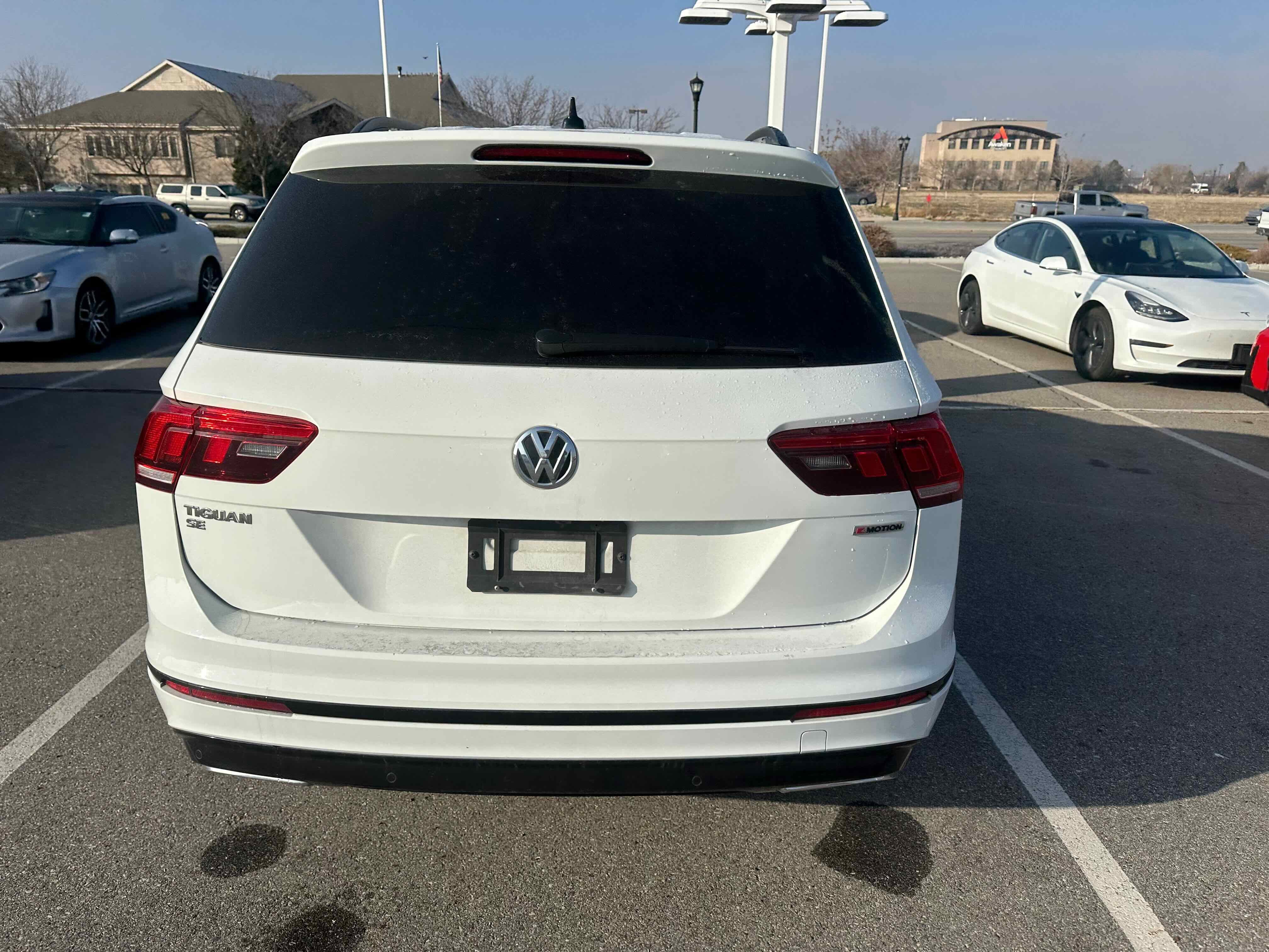 2020 Volkswagen Tiguan SE R-Line Black
