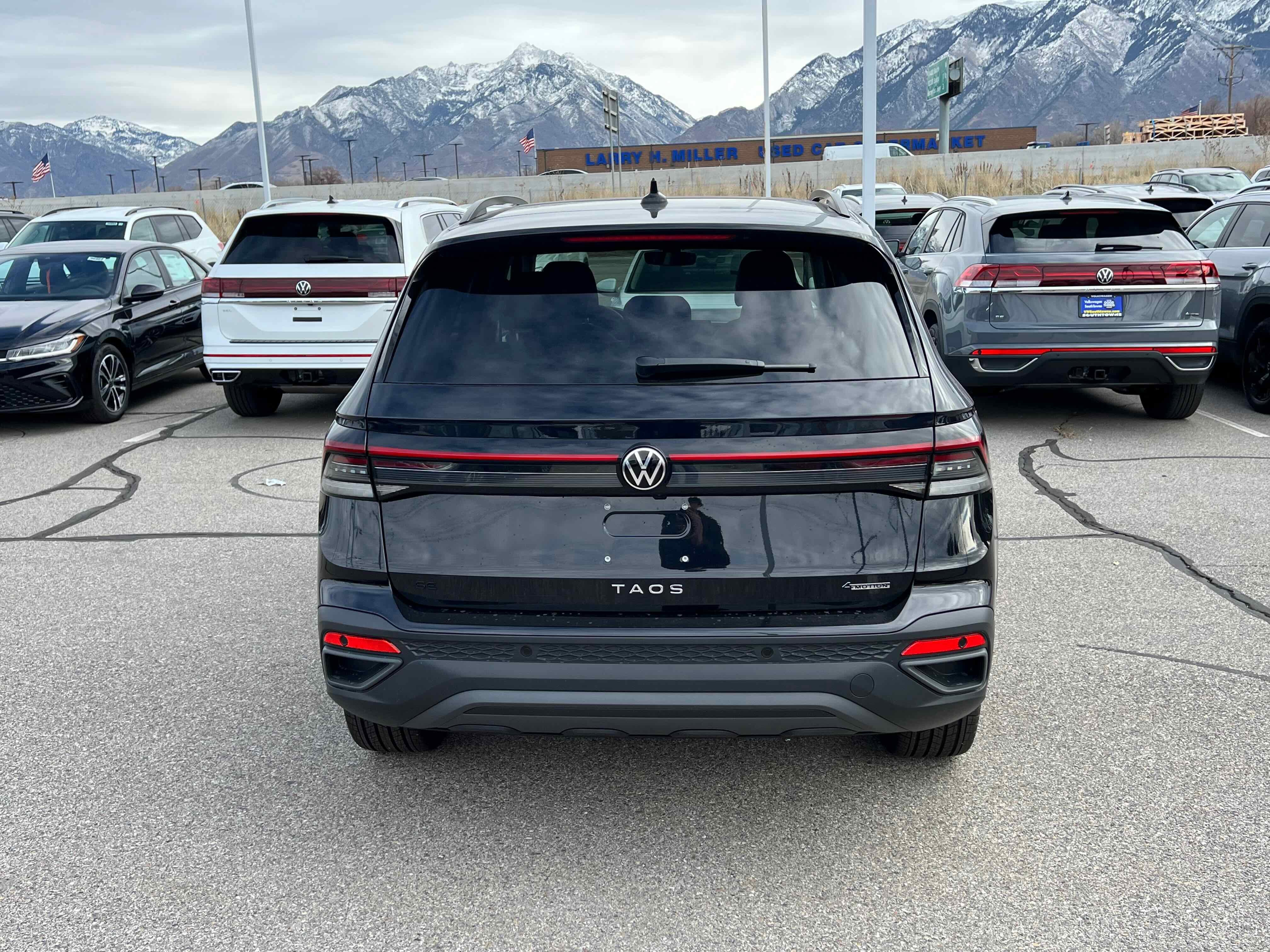 2026 Volkswagen Taos SE Black