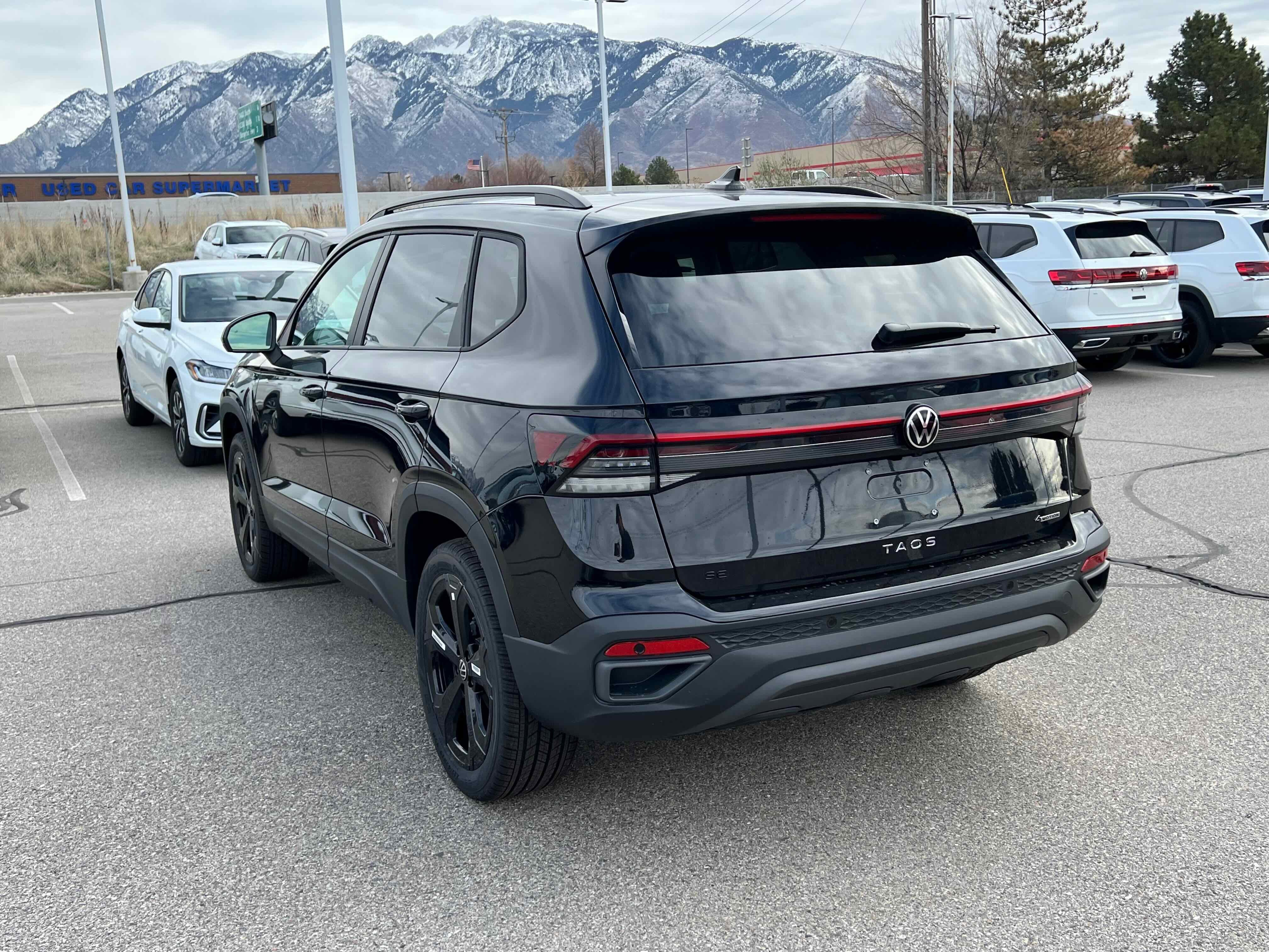 2026 Volkswagen Taos SE Black