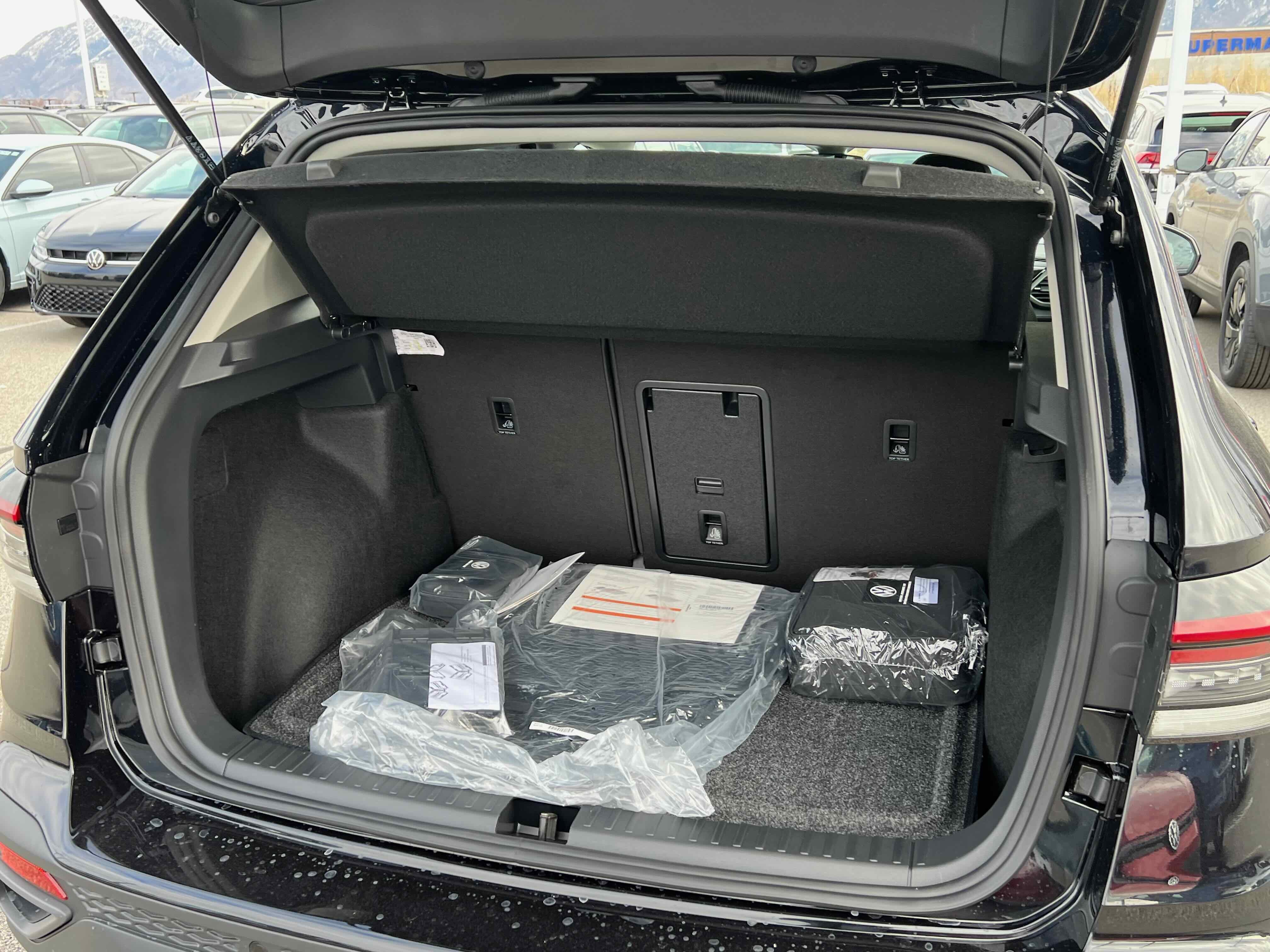 2026 Volkswagen Taos SE Black