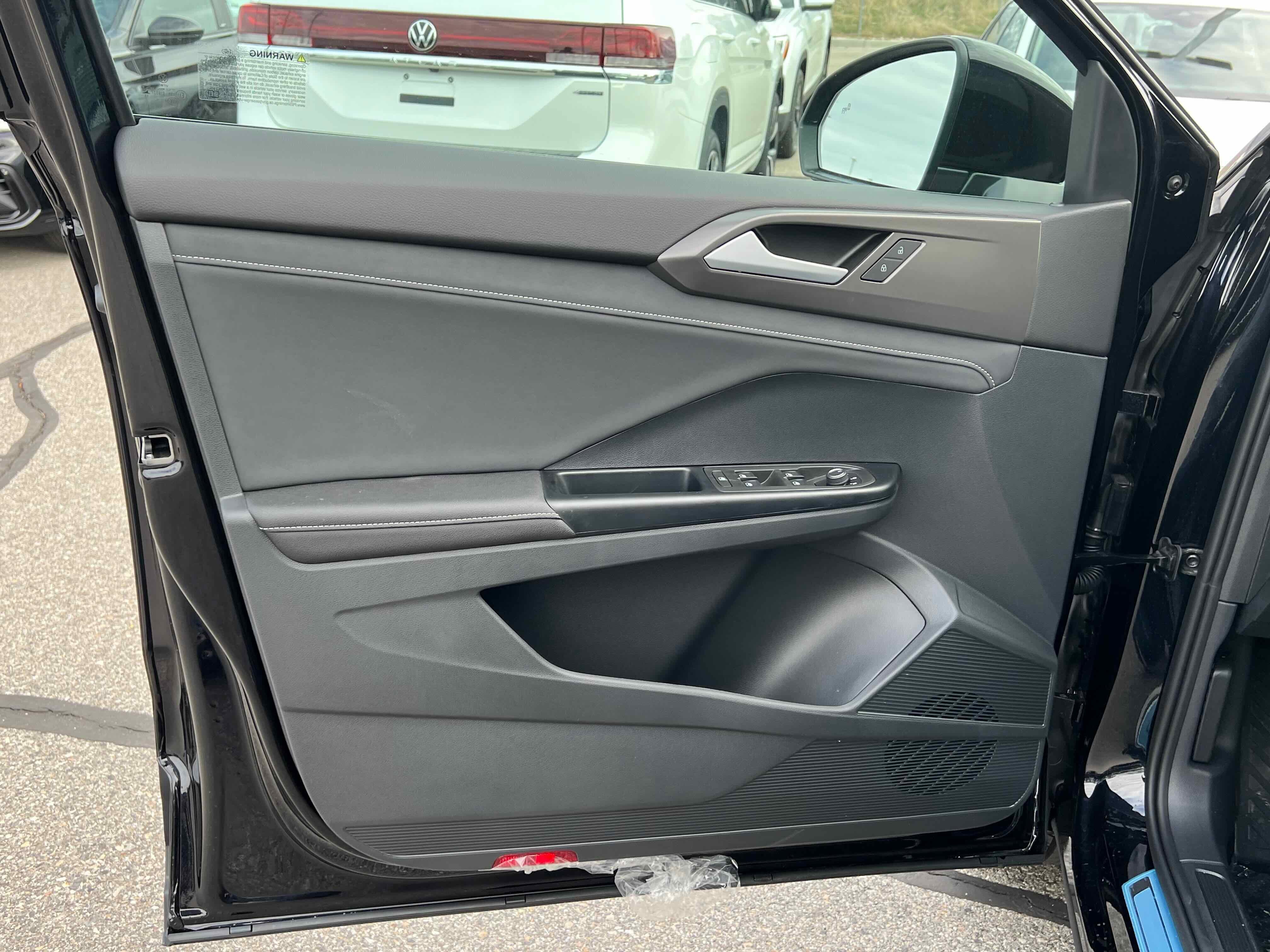 2026 Volkswagen Taos SE Black