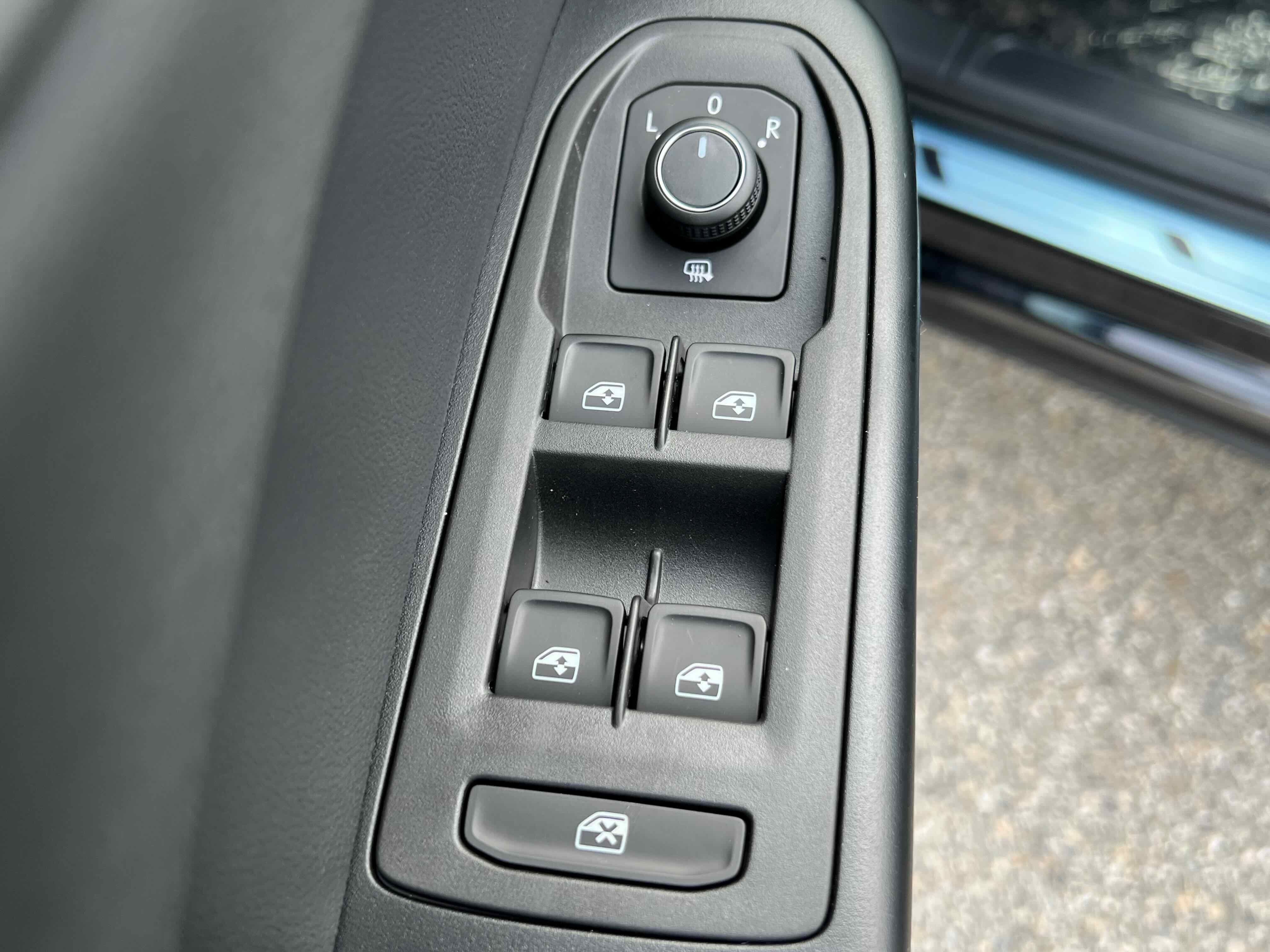 2026 Volkswagen Taos SE Black