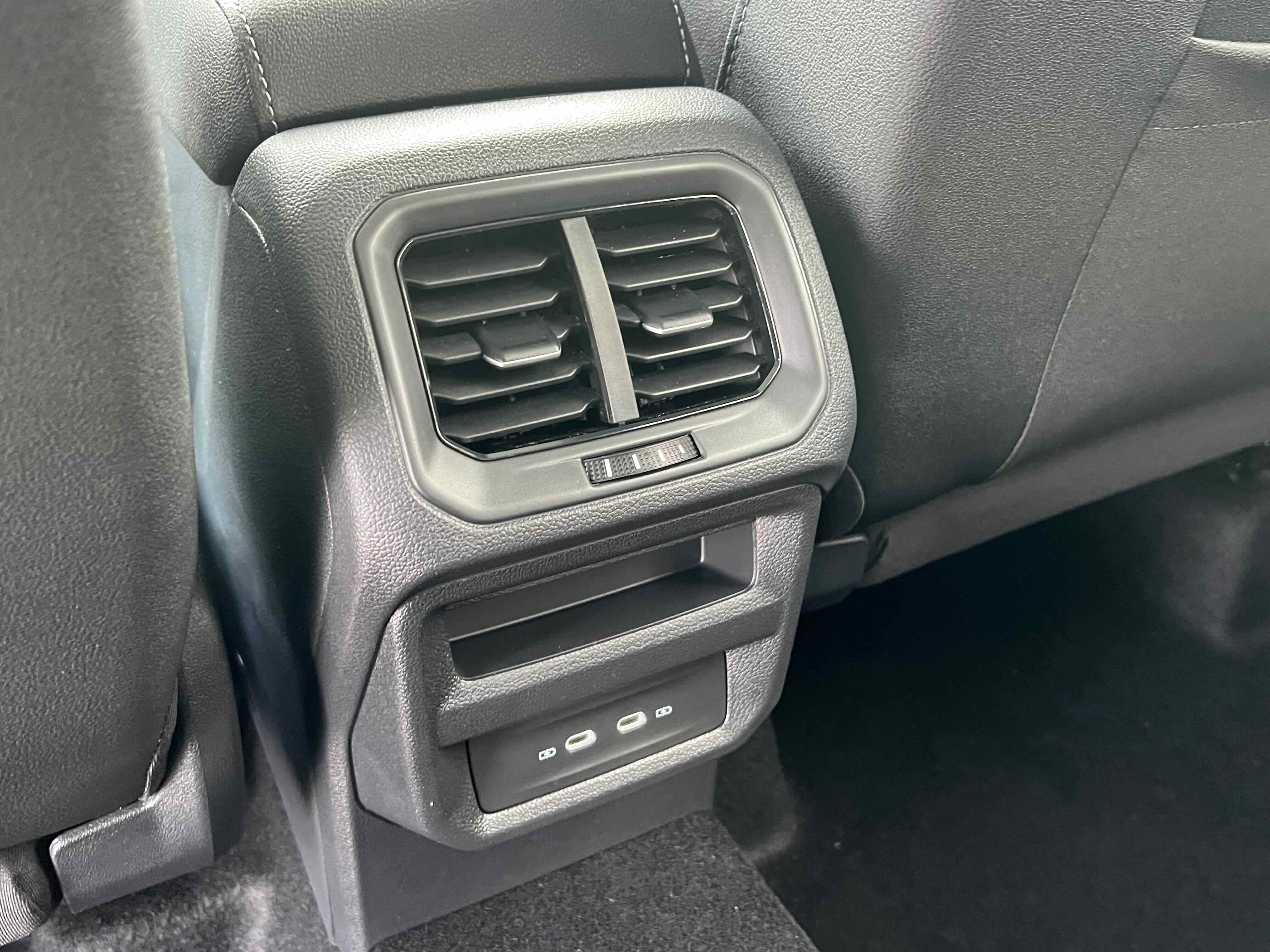 2026 Volkswagen Taos SE Black