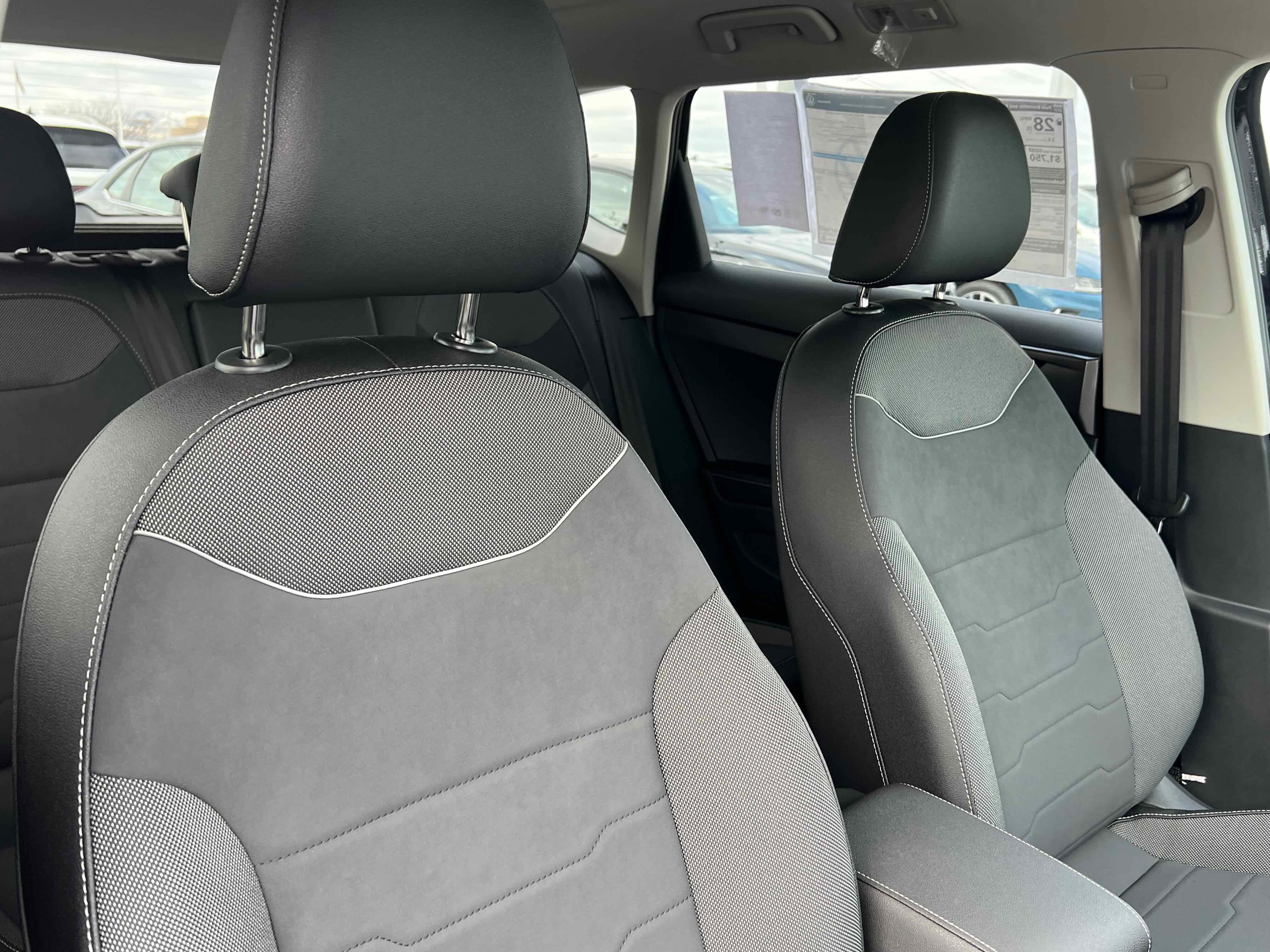 2026 Volkswagen Taos SE Black