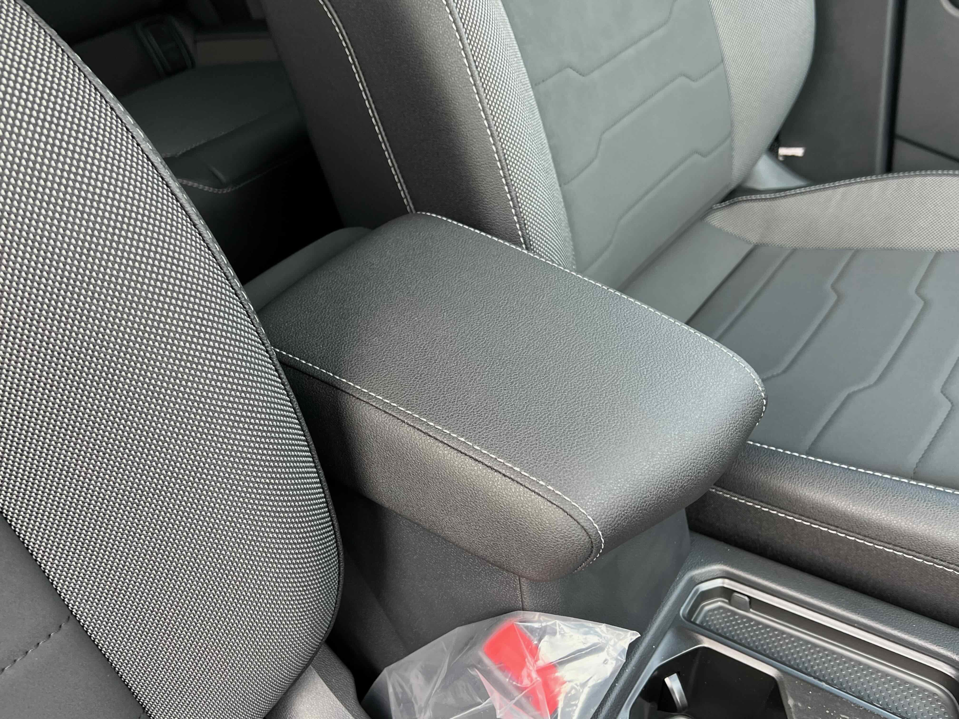 2026 Volkswagen Taos SE Black