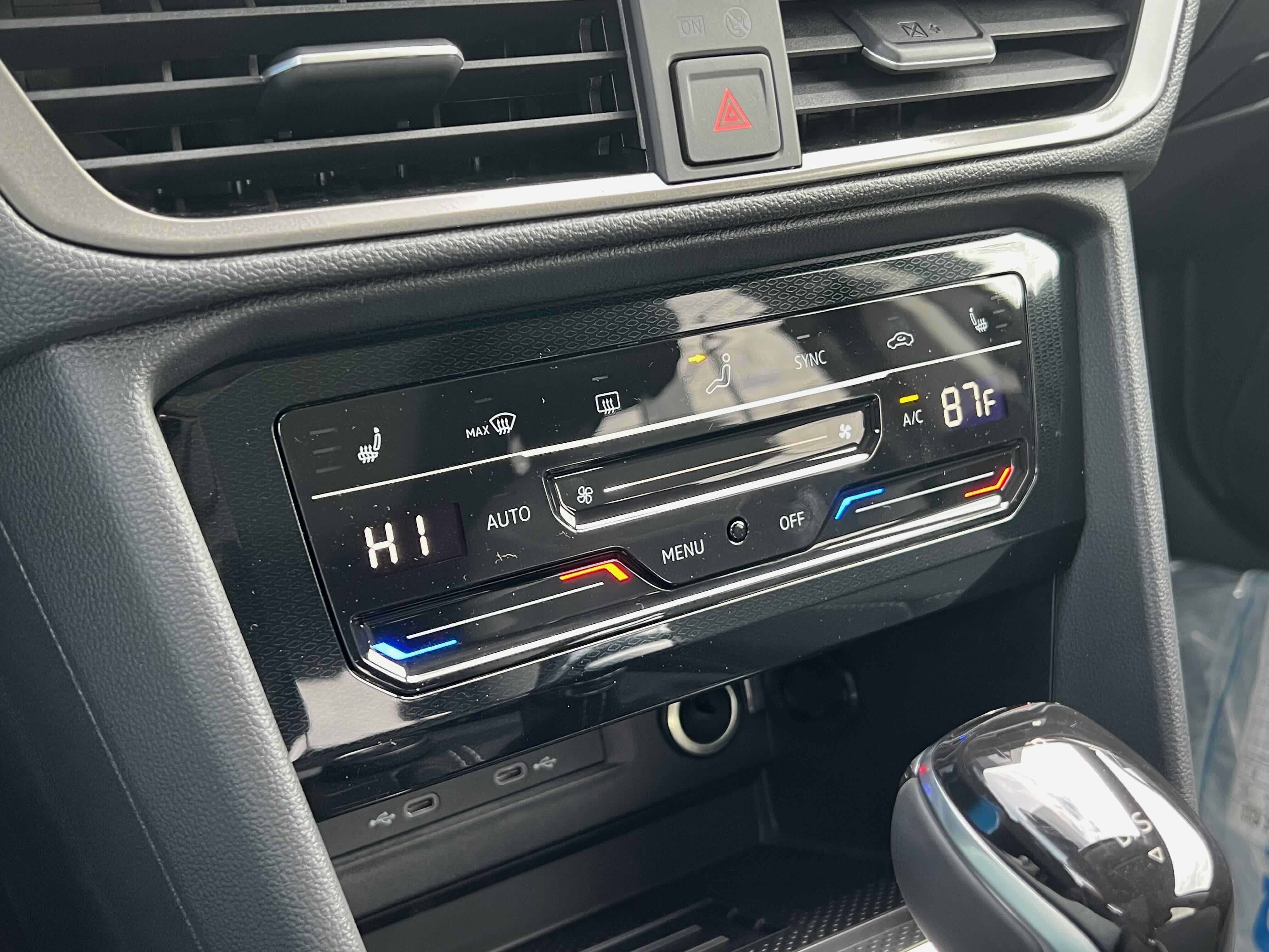 2026 Volkswagen Taos SE Black