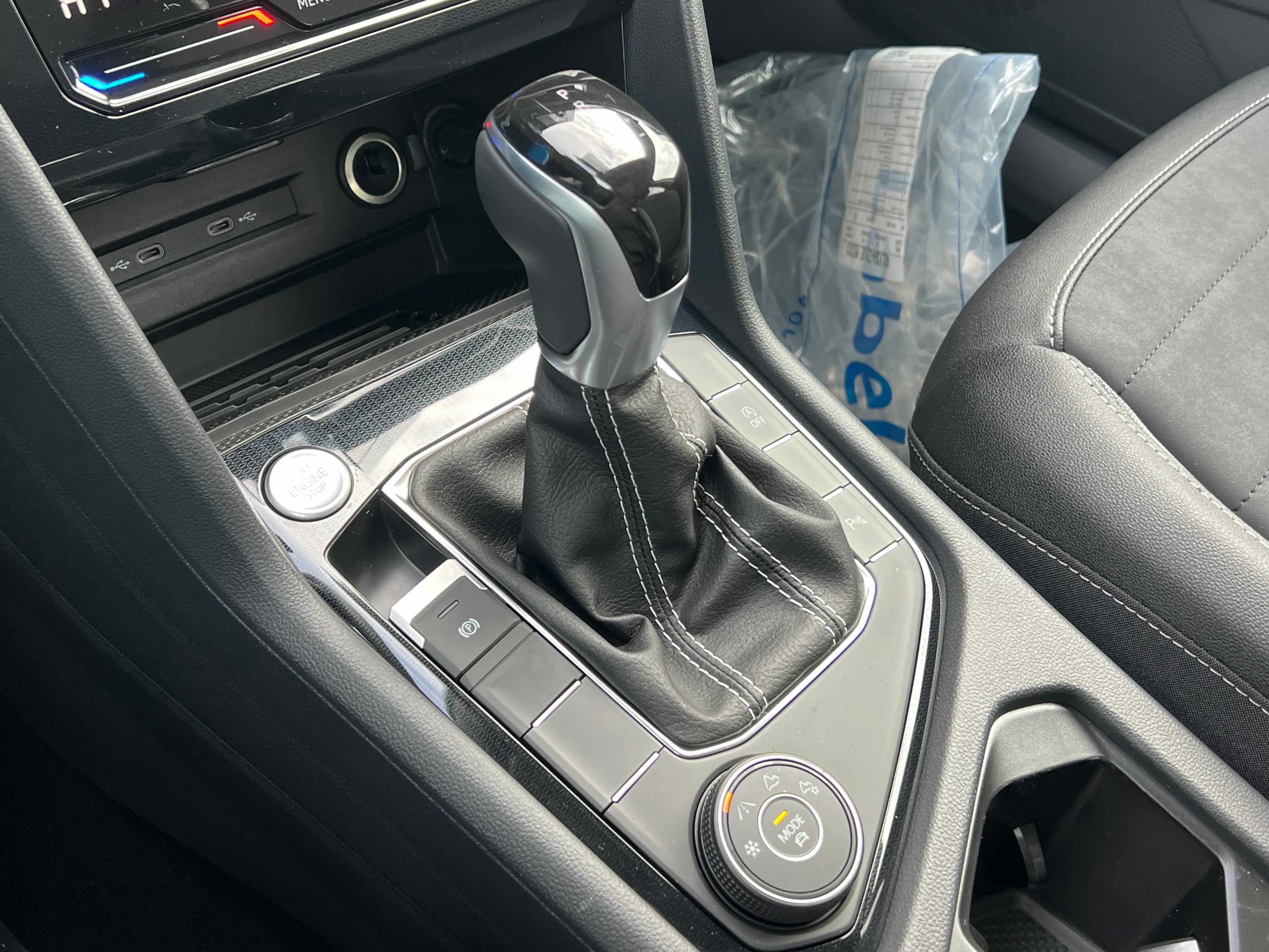 2026 Volkswagen Taos SE Black