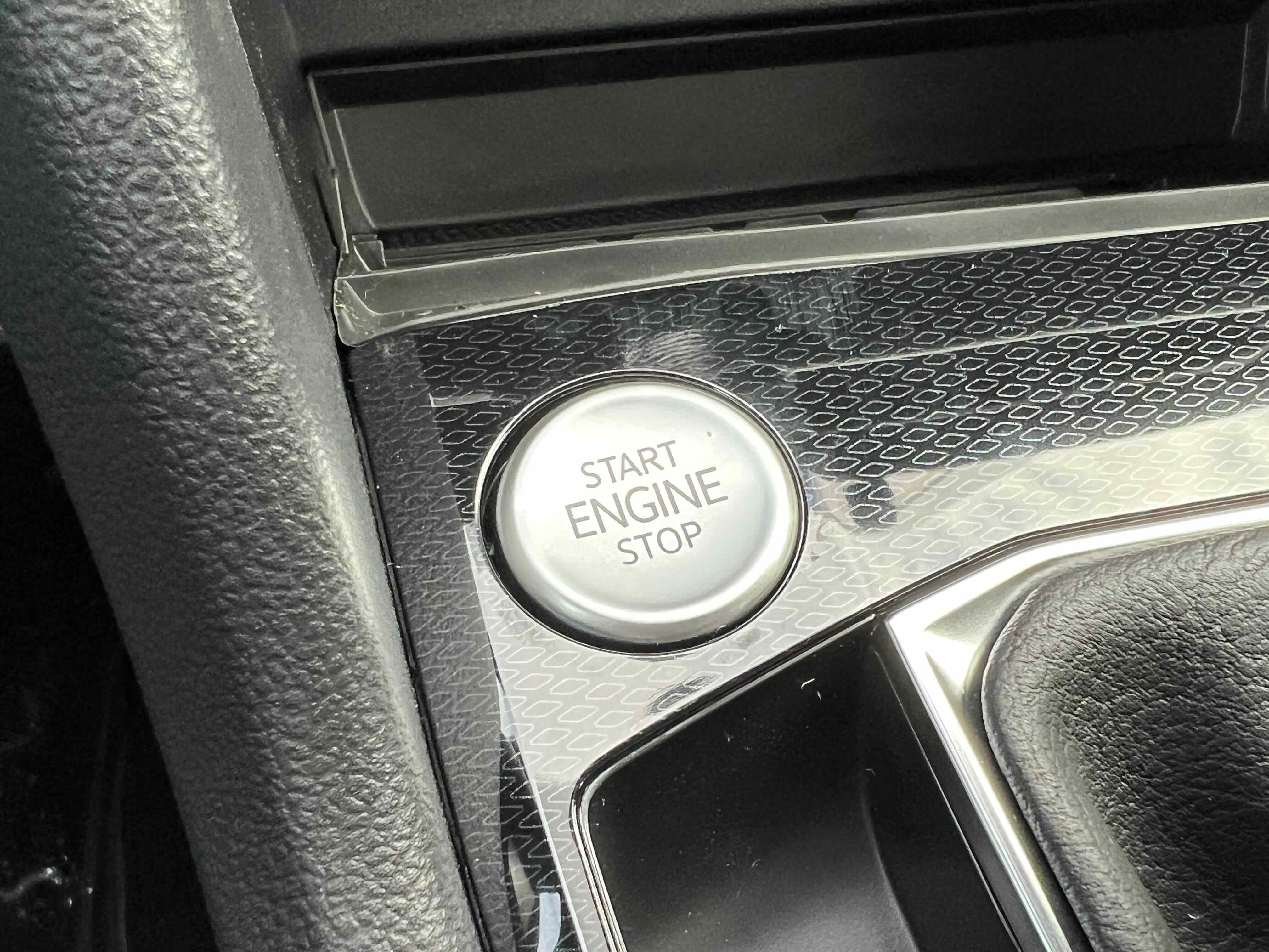 2026 Volkswagen Taos SE Black