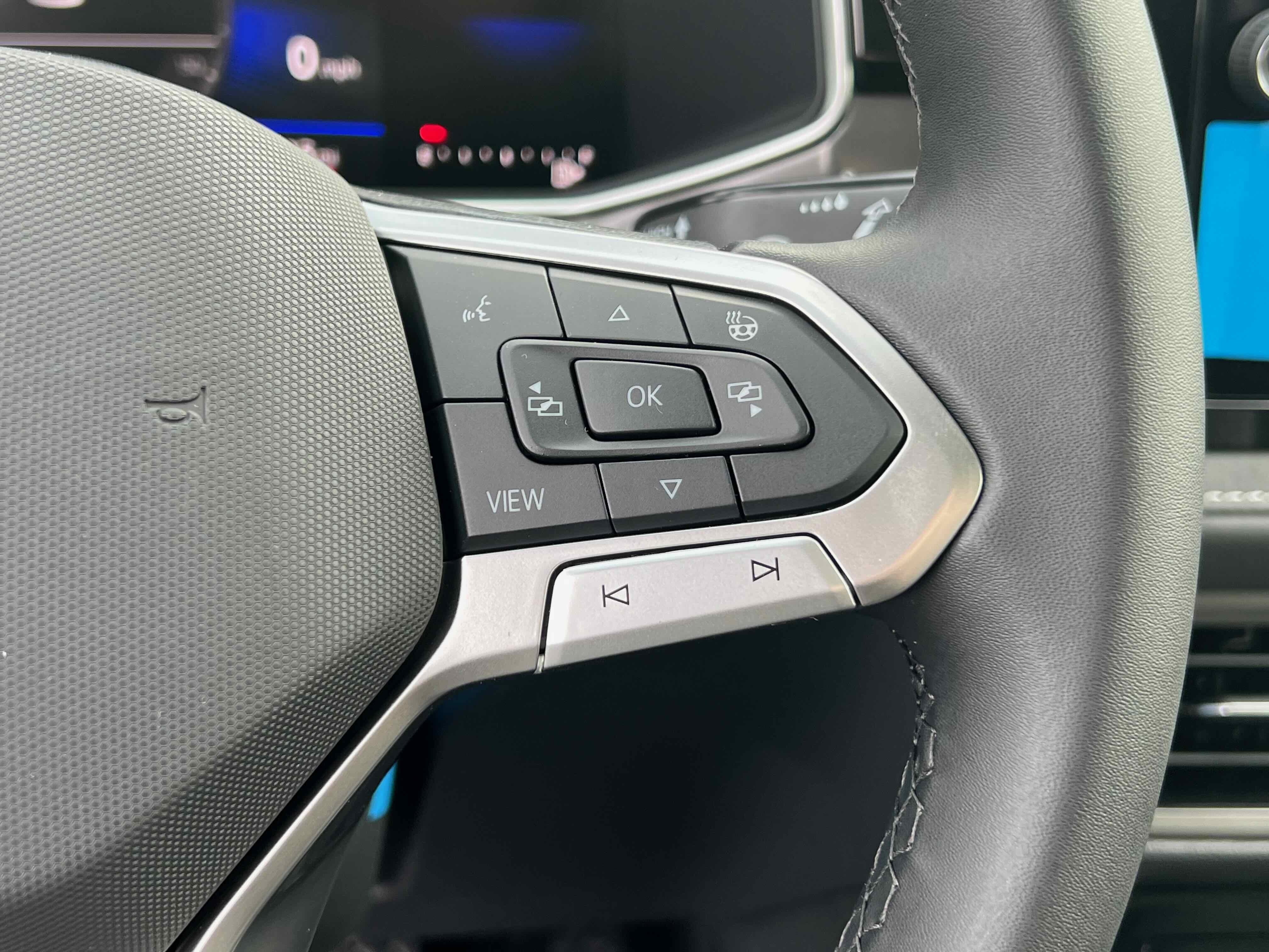 2026 Volkswagen Taos SE Black